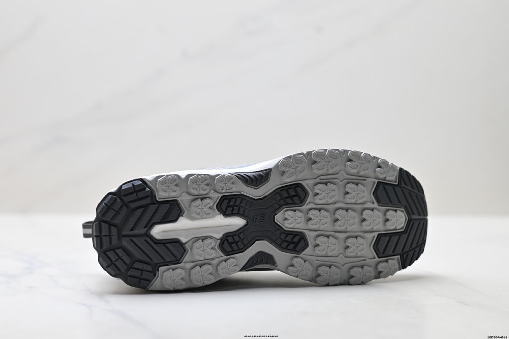 New Balance M4109G1 Low-Top Trail Running Sneaker