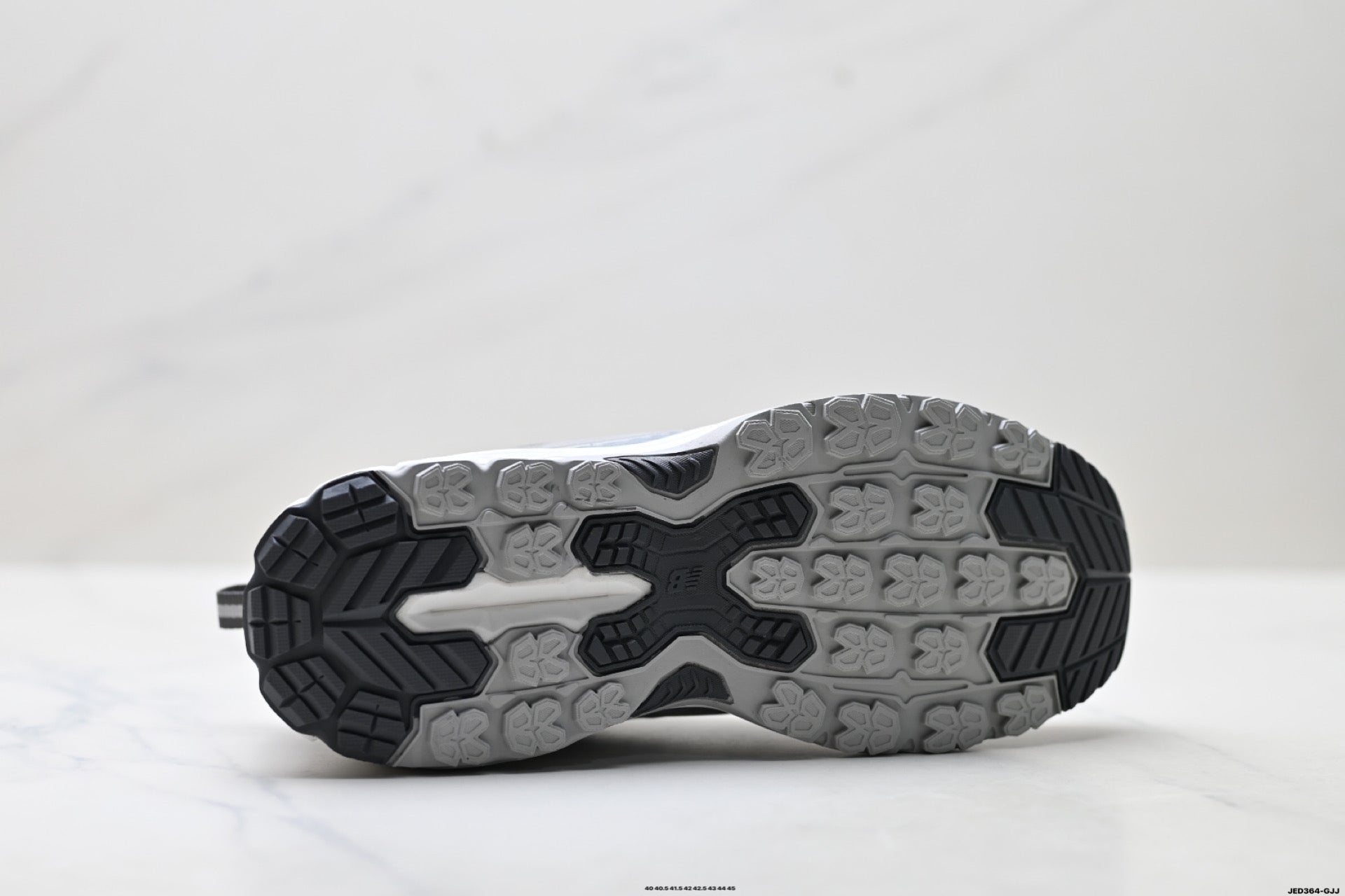 New Balance M4109G1 Low-Top Trail Running Sneaker