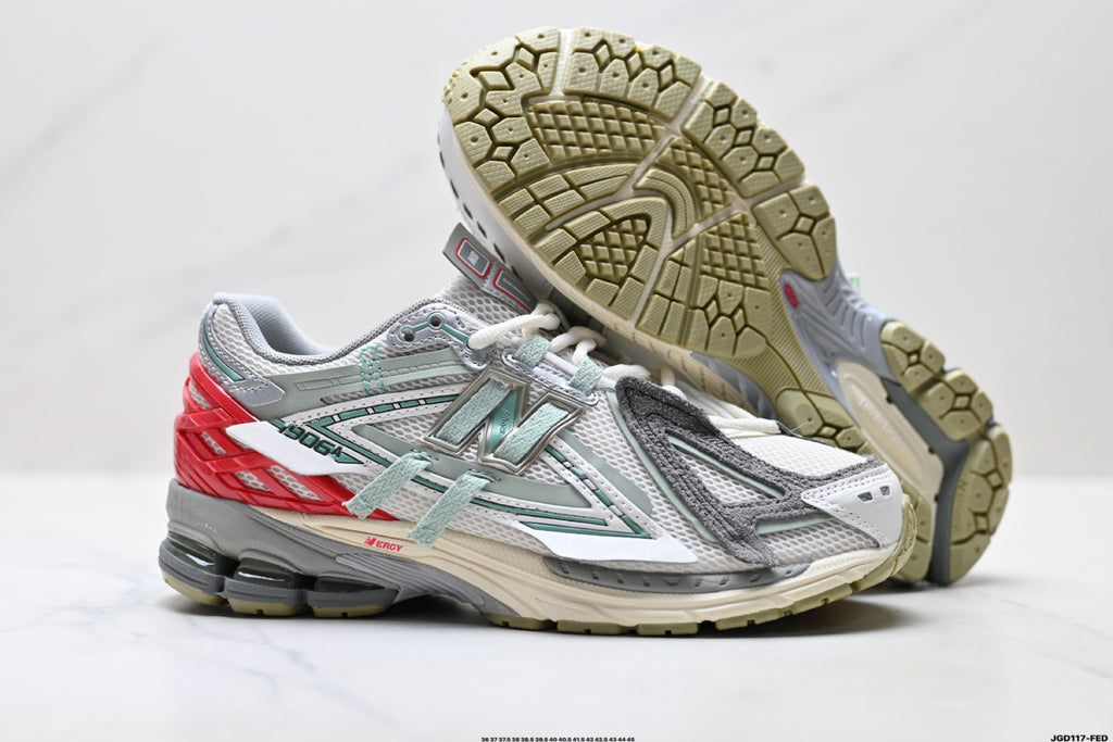 New Balance U19065DY Retro Dad Sneaker U19065DY