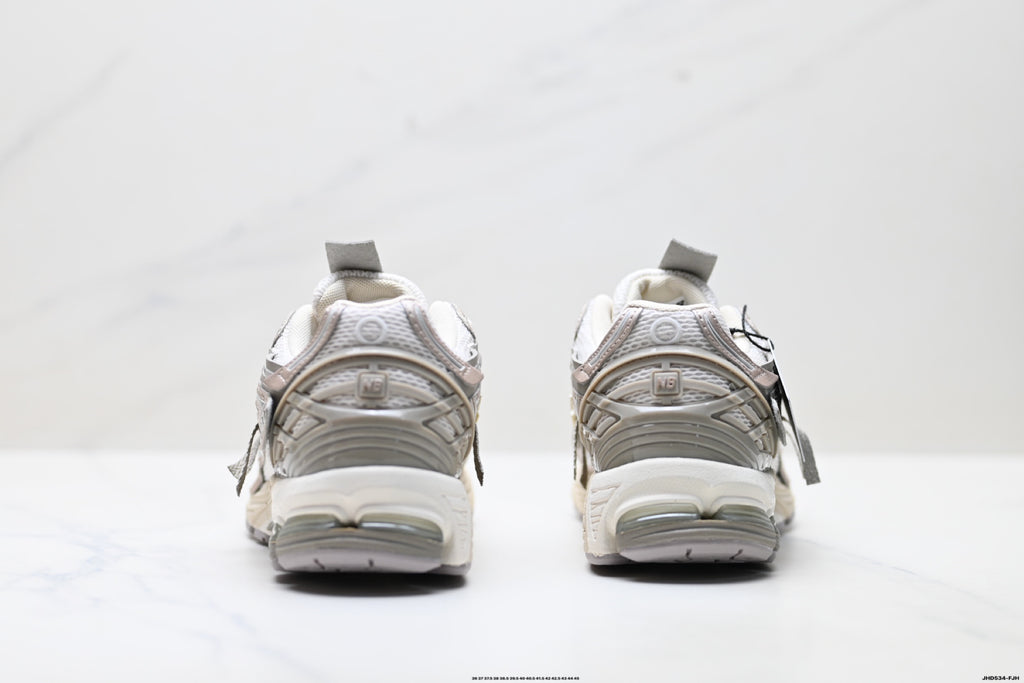 New Balance U1906VV Retro Dad Sneaker U1906VV