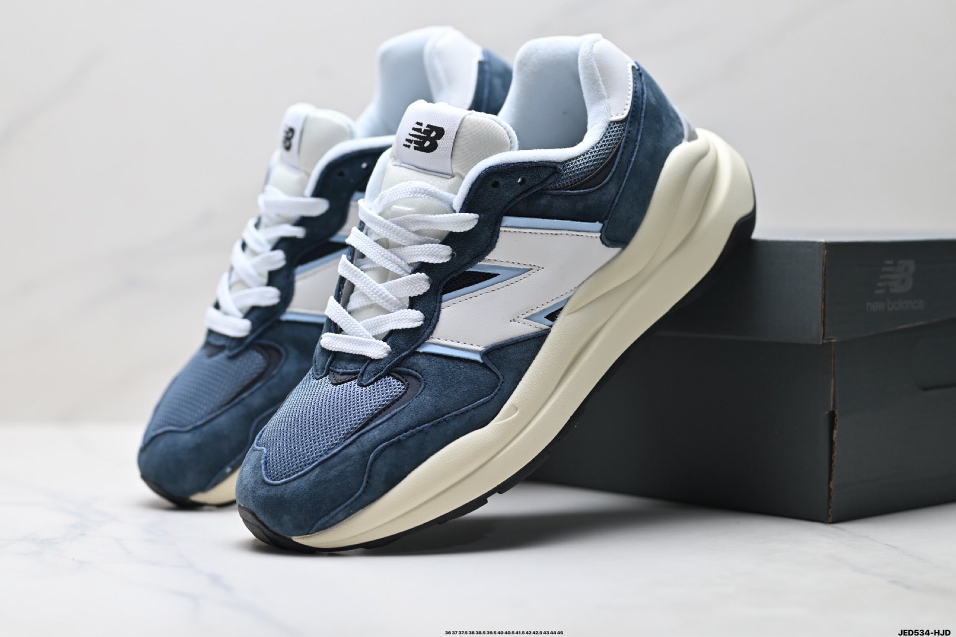 New Balance 5740 Low-Top Cushioned Retro Sneaker M5740VLB