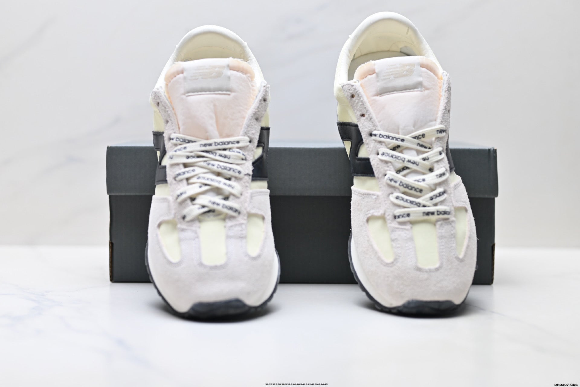 New Balance 471 Retro Low-Top Lifestyle Sneaker U471AA