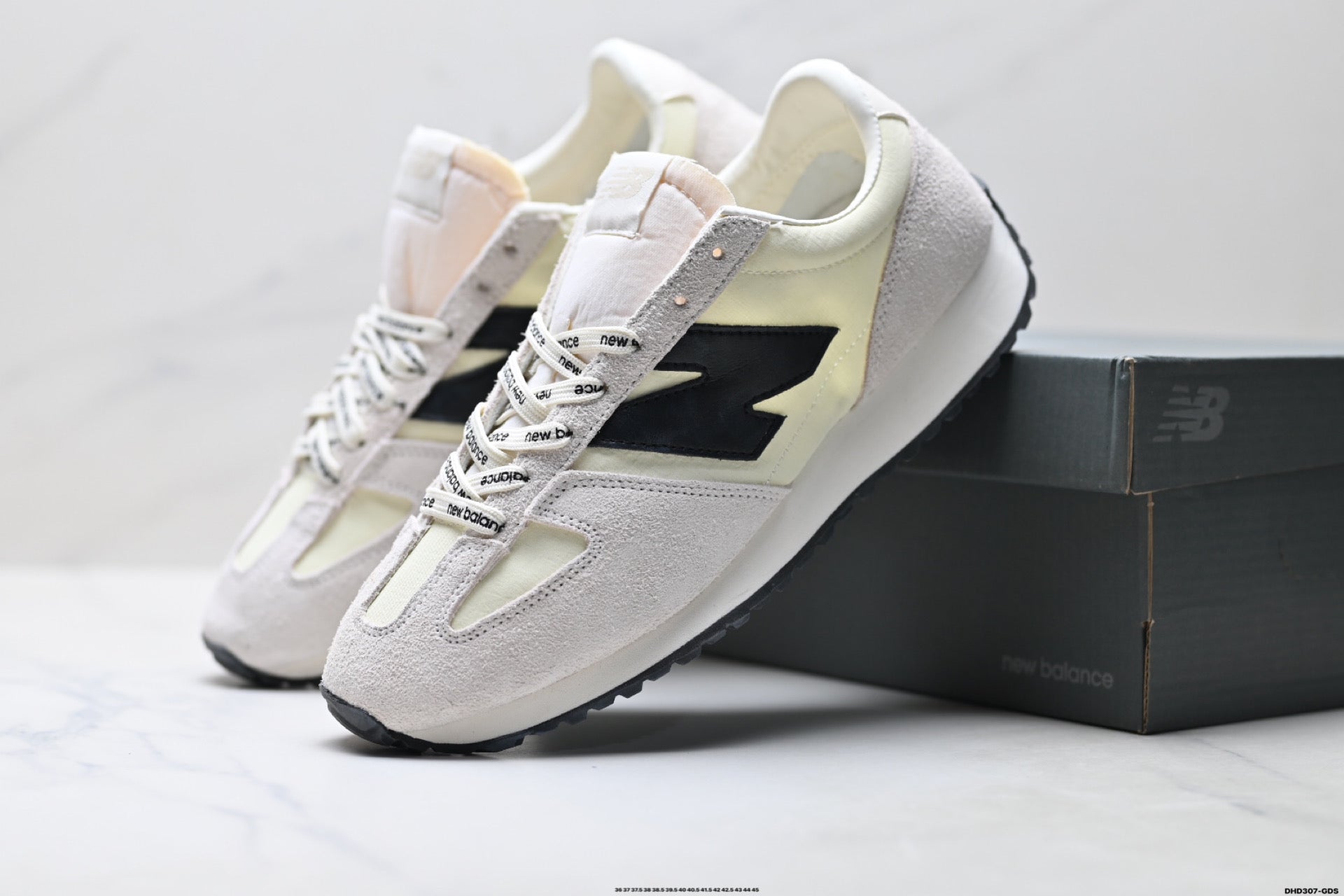 New Balance 471 Retro Low-Top Lifestyle Sneaker U471AA