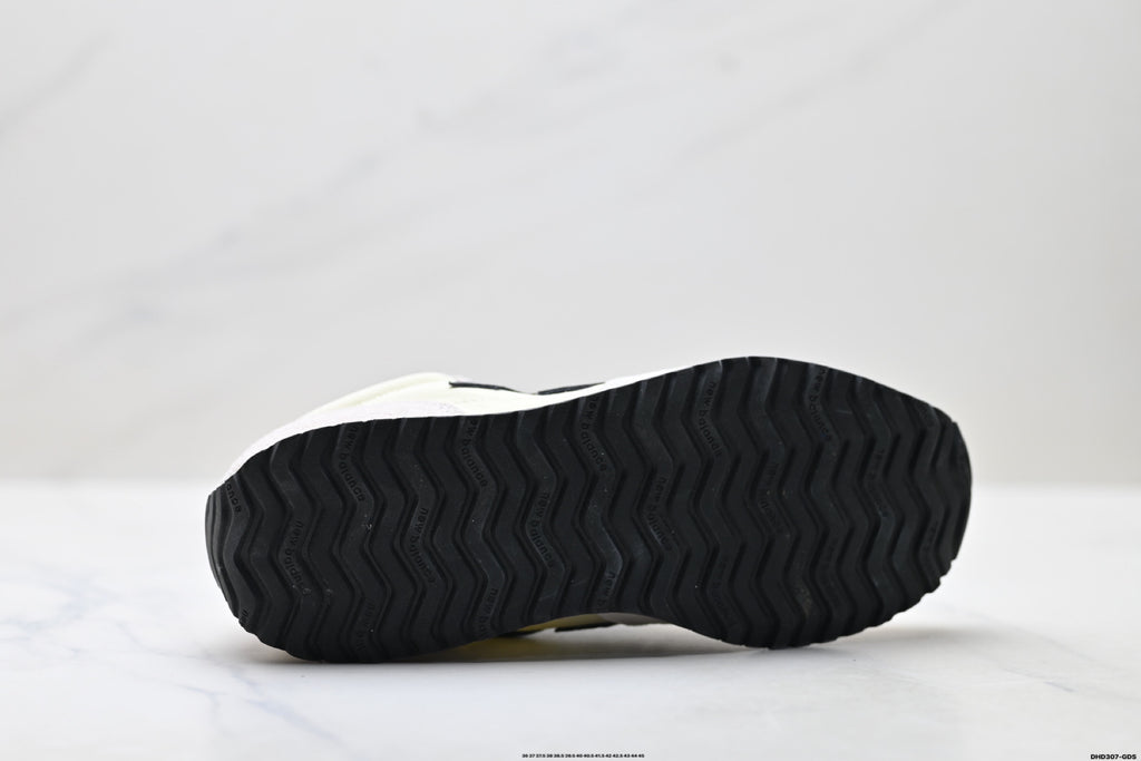 New Balance 471 Retro Low-Top Lifestyle Sneaker U471AA