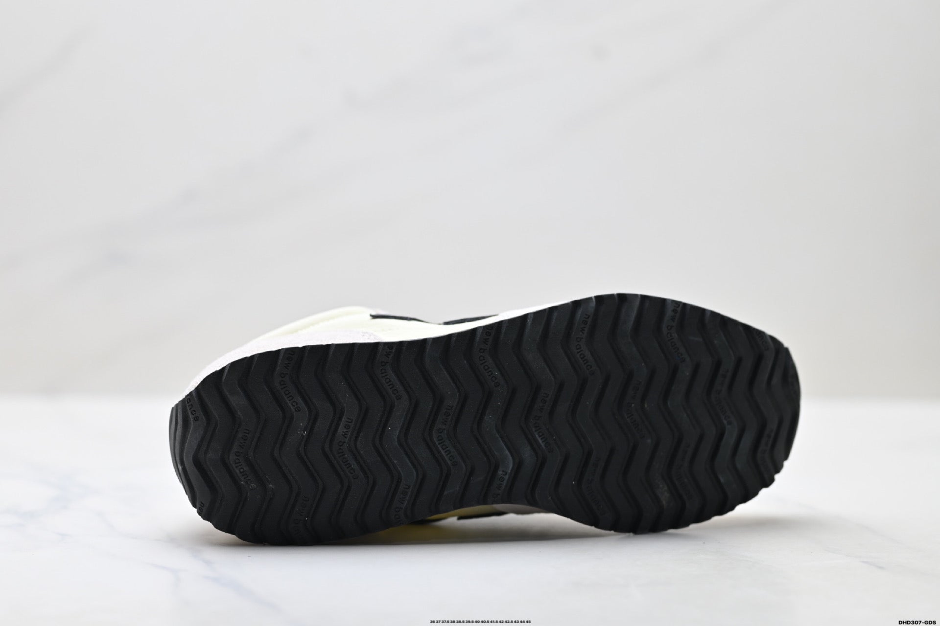 New Balance 471 Retro Low-Top Lifestyle Sneaker U471AA