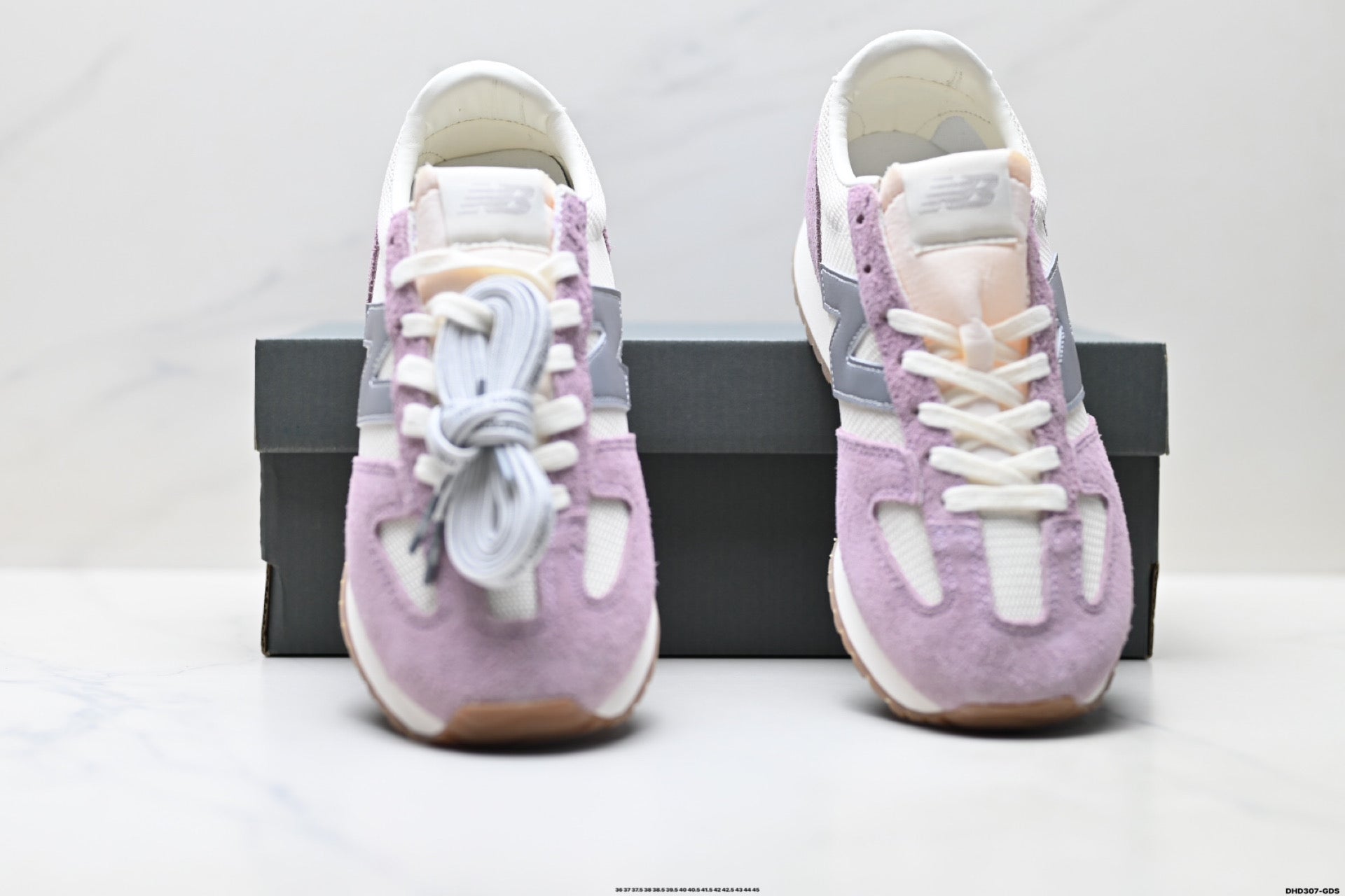 New Balance 471 Retro Low-Top Lifestyle Sneaker U471AL