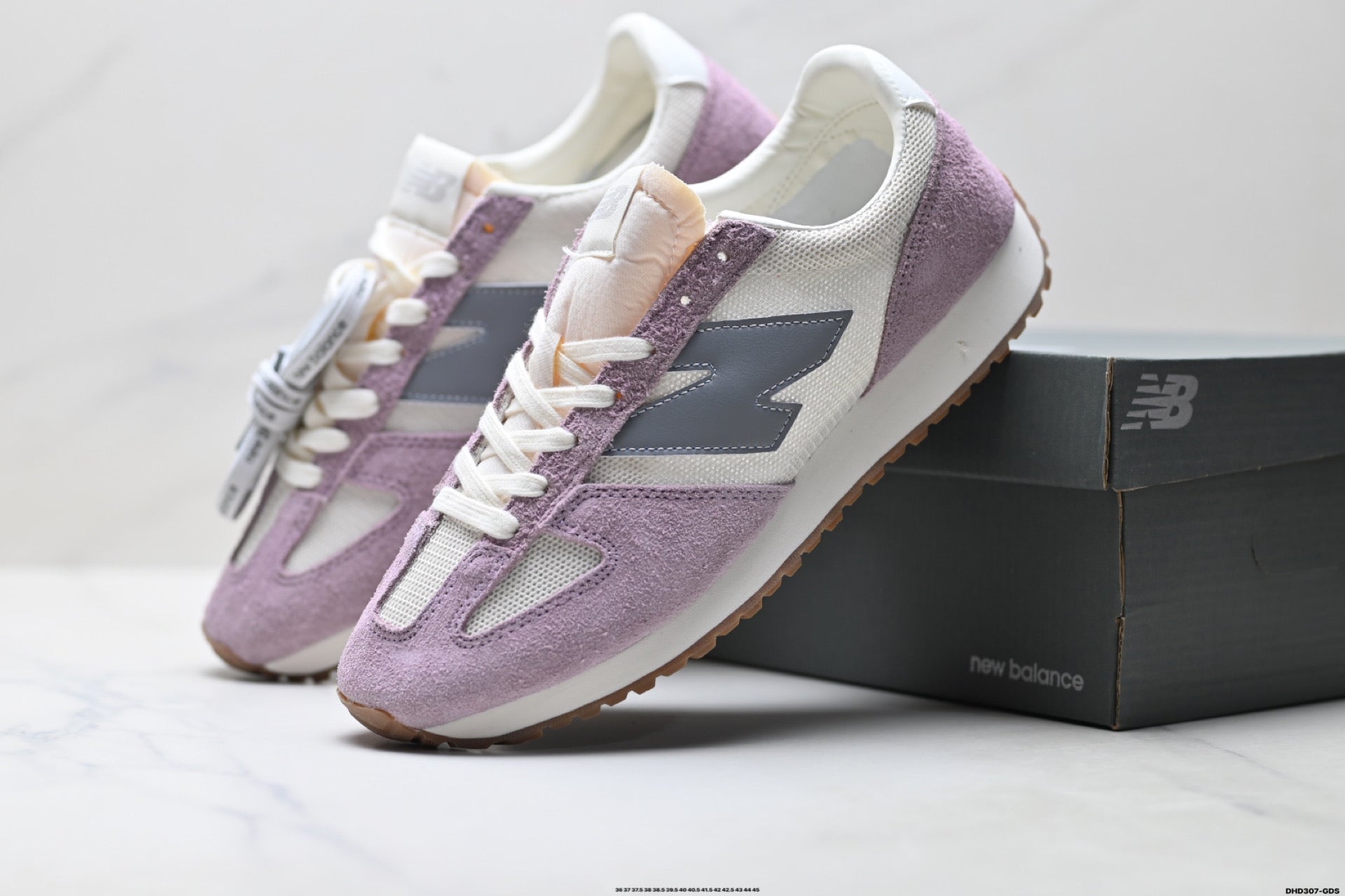 New Balance 471 Retro Low-Top Lifestyle Sneaker U471AL