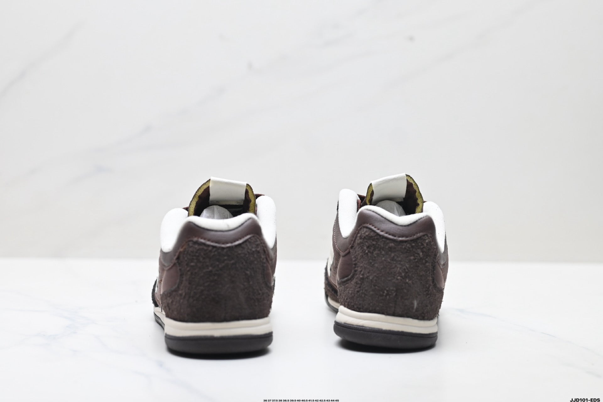 New Balance RC42 Low-Top Casual Sneaker URC4227R