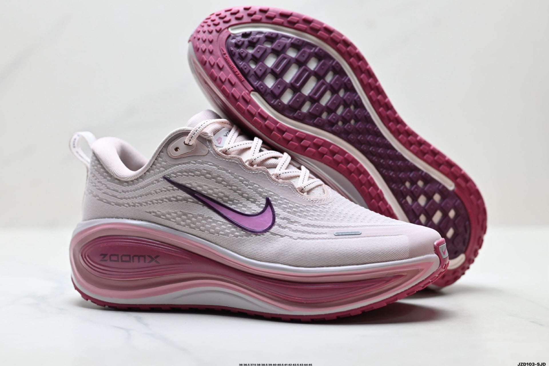 Nike Vomero Plus Low-Top Running Shoe HV8154-602