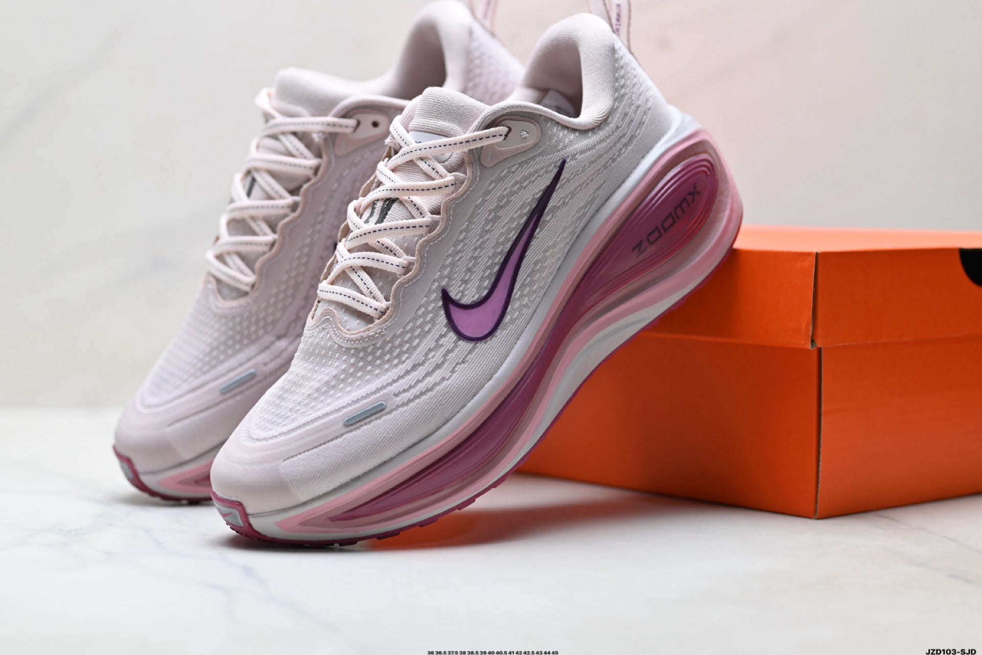 Nike Vomero Plus Low-Top Running Shoe HV8154-602