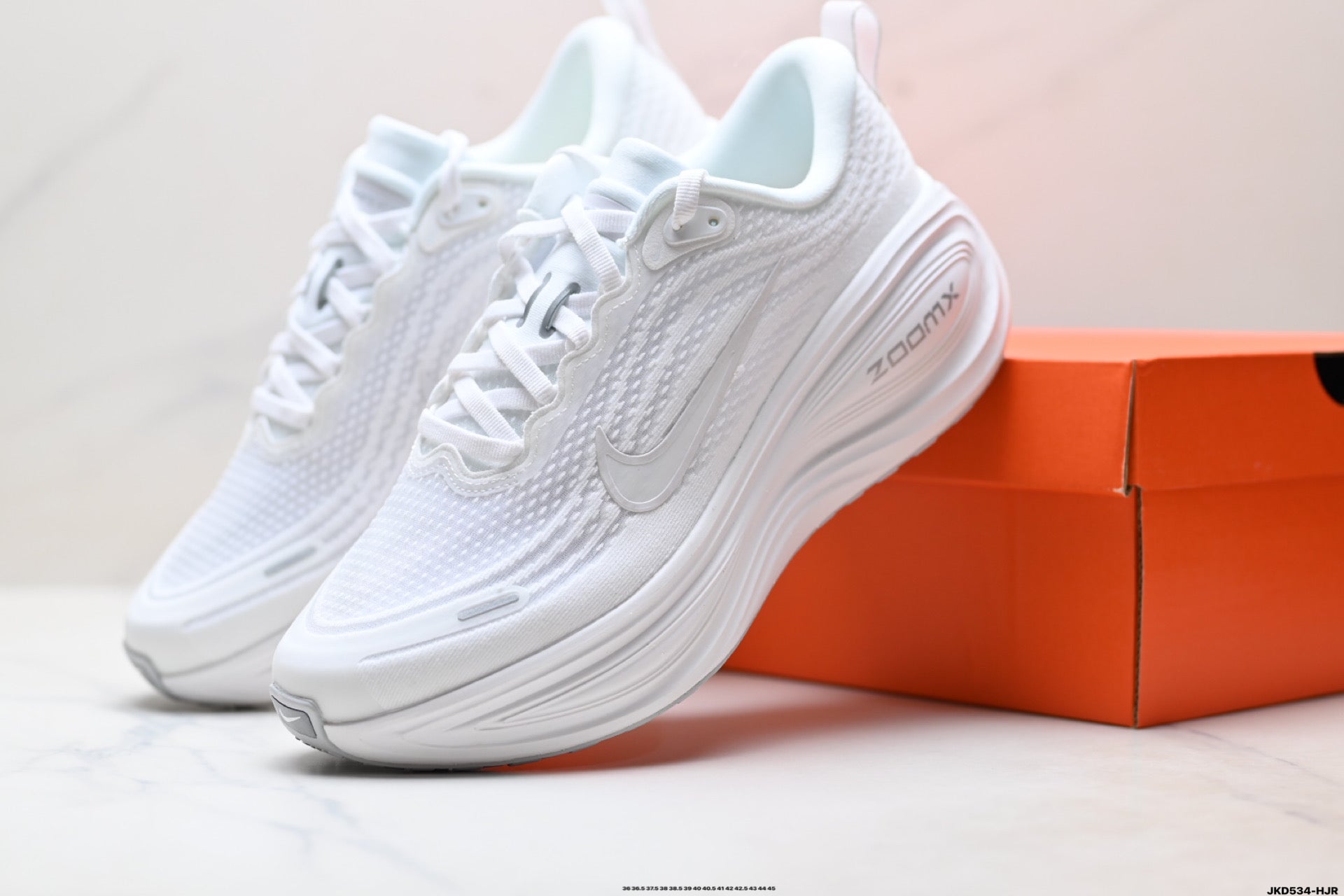 Nike Vomero Plus Low-Top Running Shoe HV8150-002