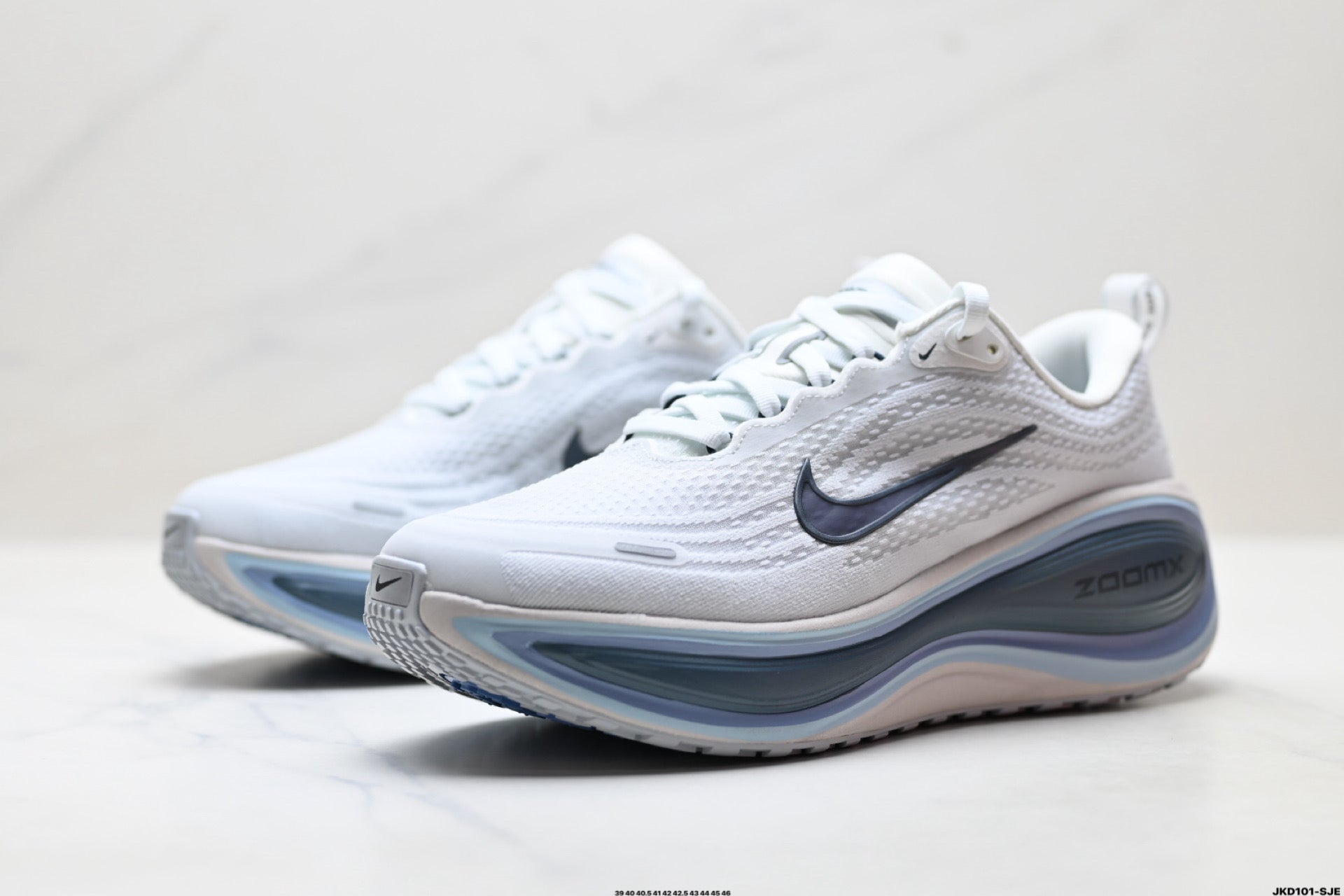 Nike Vomero Plus Men's Low-Top Running Shoe HV8150-111