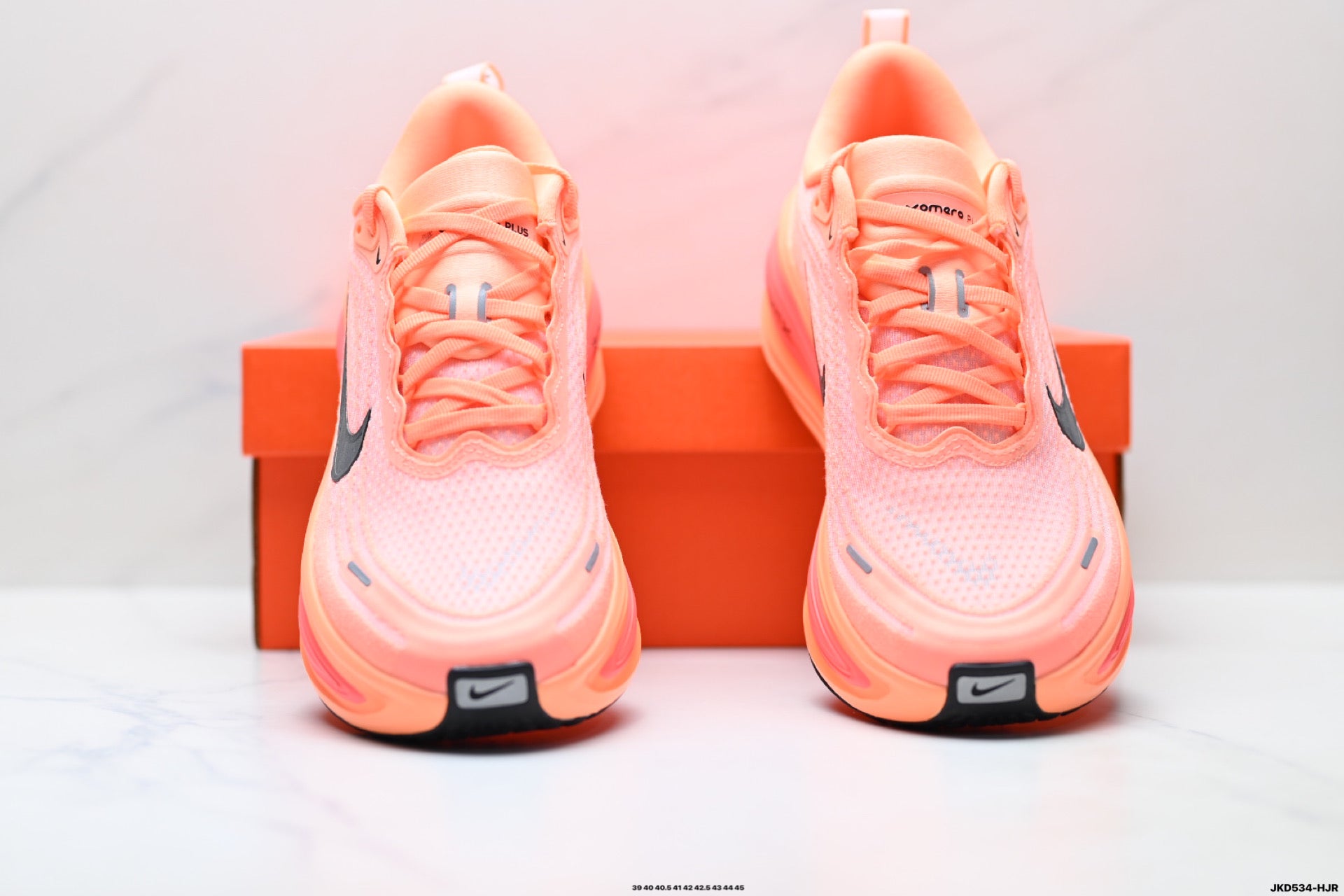 Nike Vomero Plus Men's Low-Top Running Shoe HV8150-801