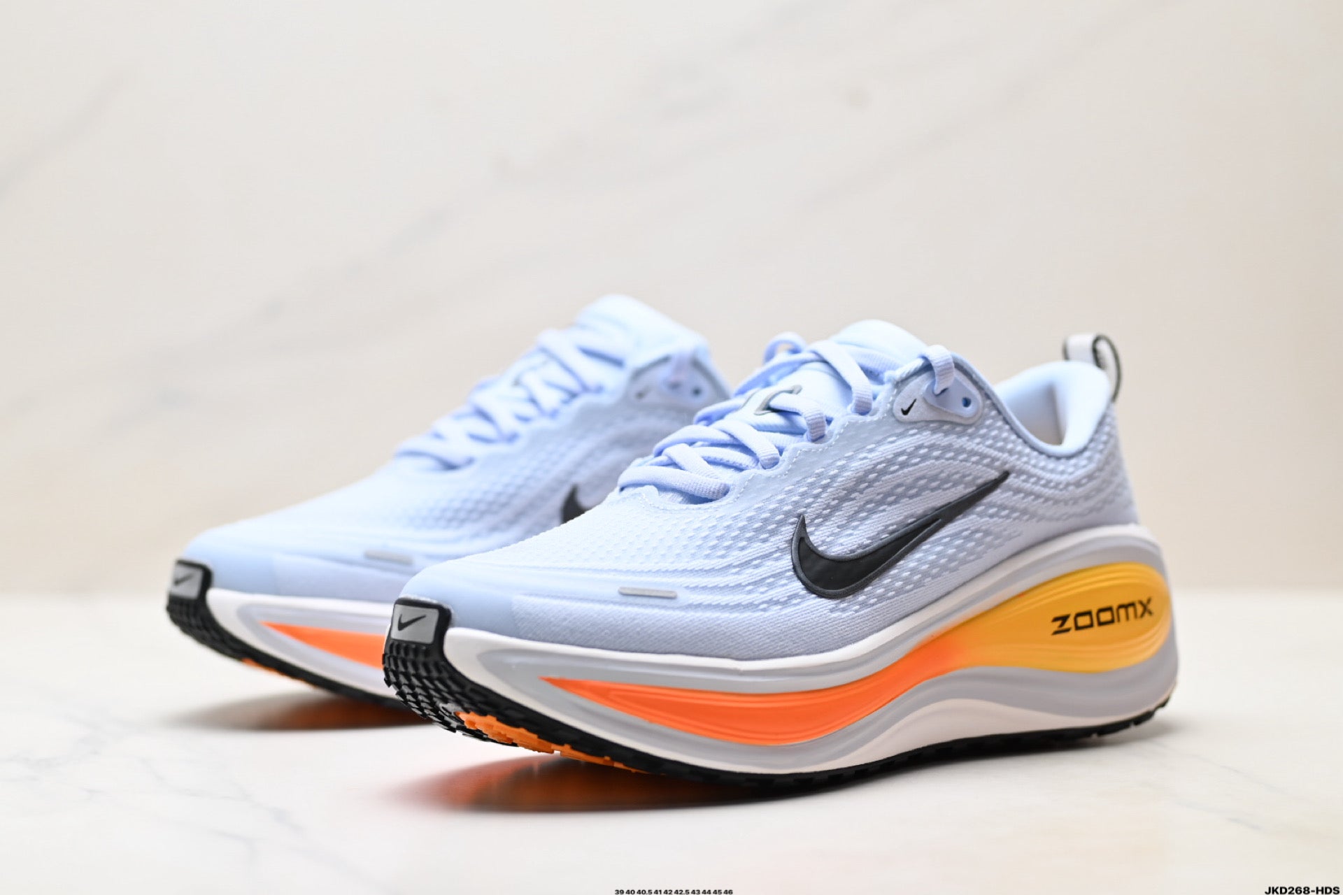 Nike Vomero Plus Men's Low-Top Running Shoe HV8150-404