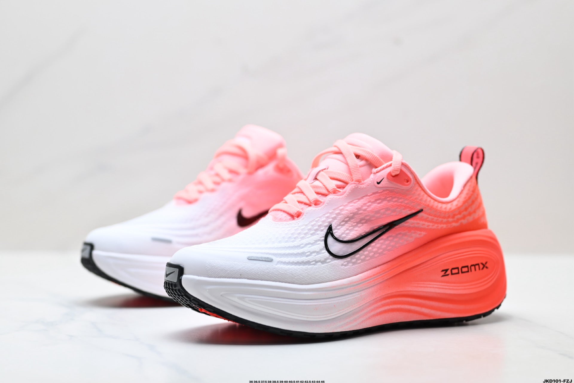 Nike Vomero Plus Low-Top Running Shoe IM2038-039