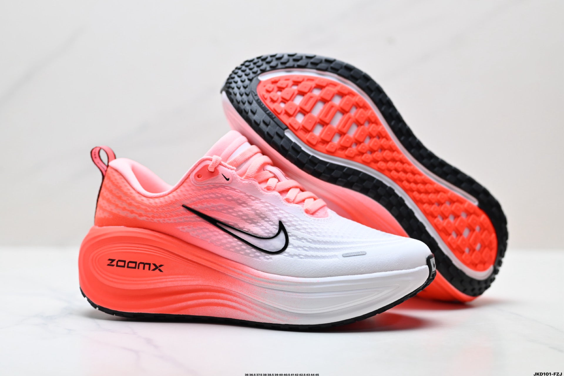 Nike Vomero Plus Low-Top Running Shoe IM2038-039