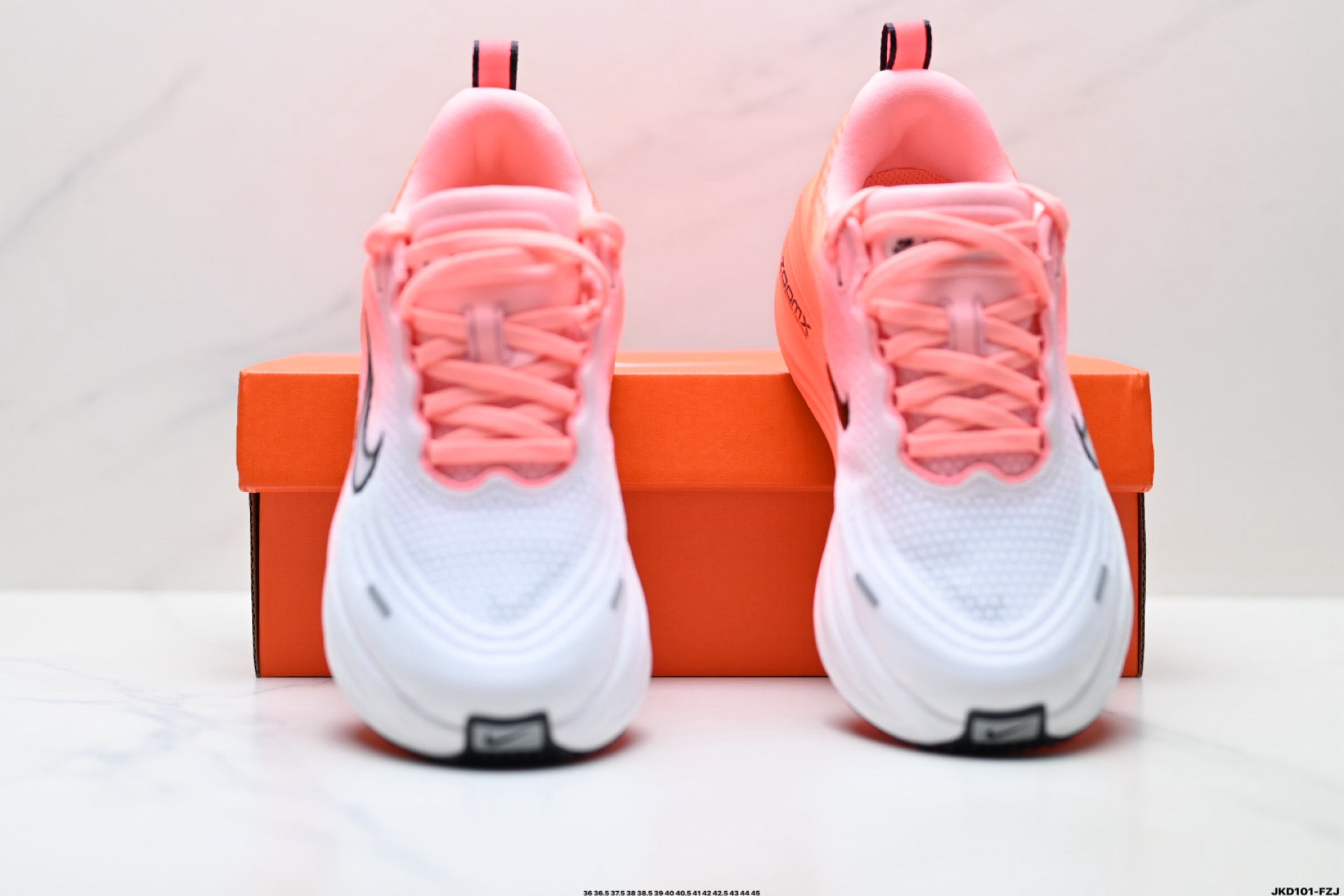 Nike Vomero Plus Low-Top Running Shoe IM2038-039