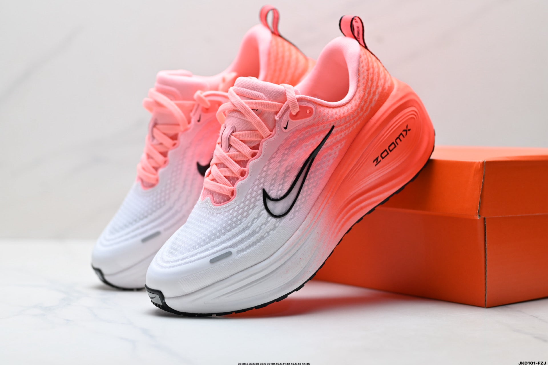Nike Vomero Plus Low-Top Running Shoe IM2038-039
