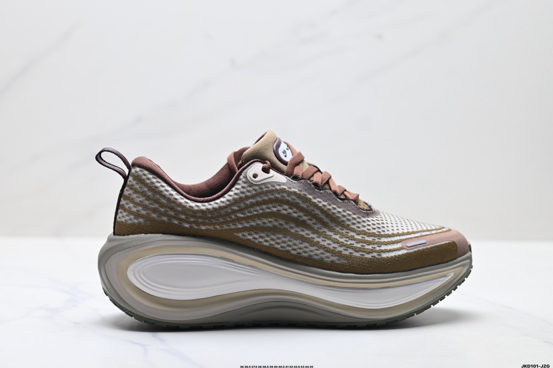 Nike Vomero Plus Low-Top Running Shoe IQ4482-001