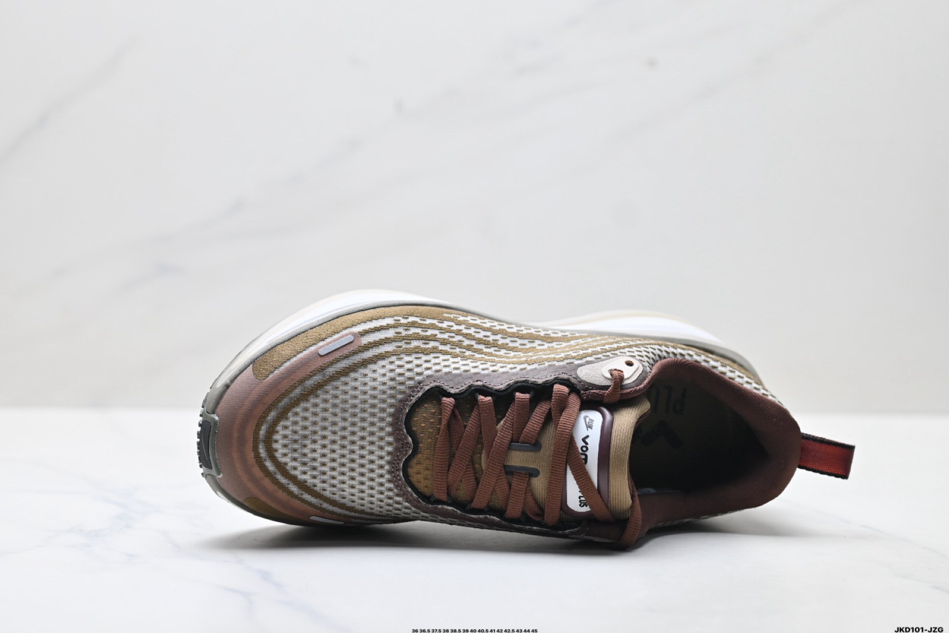 Nike Vomero Plus Low-Top Running Shoe IQ4482-001