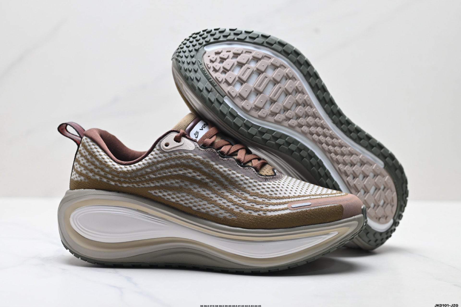 Nike Vomero Plus Low-Top Running Shoe IQ4482-001