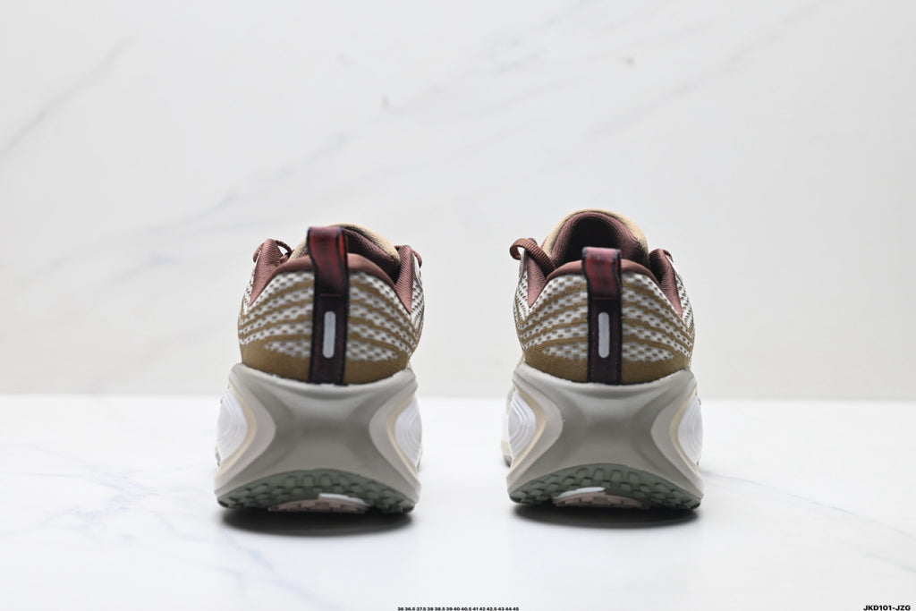 Nike Vomero Plus Low-Top Running Shoe IQ4482-001