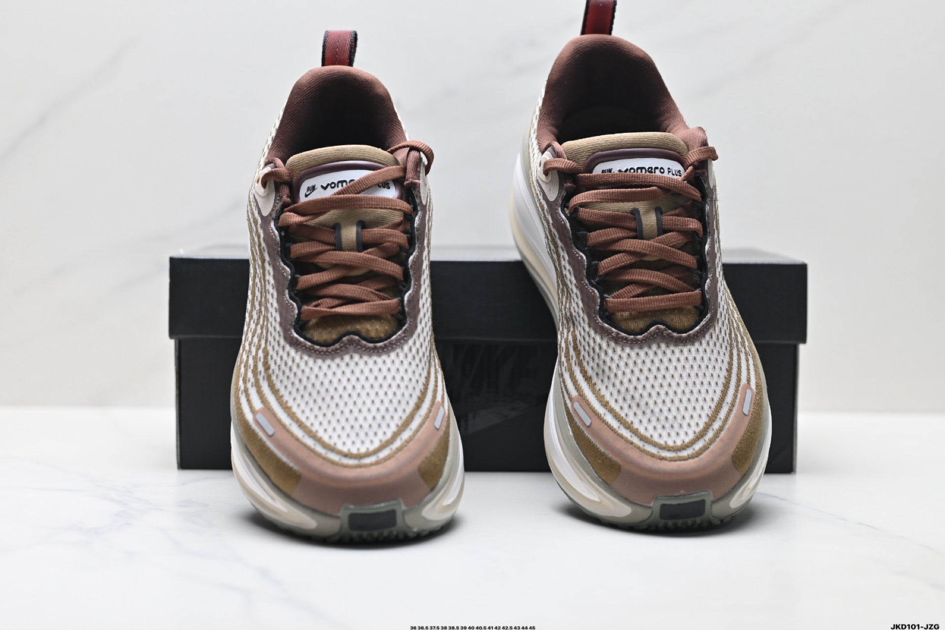 Nike Vomero Plus Low-Top Running Shoe IQ4482-001