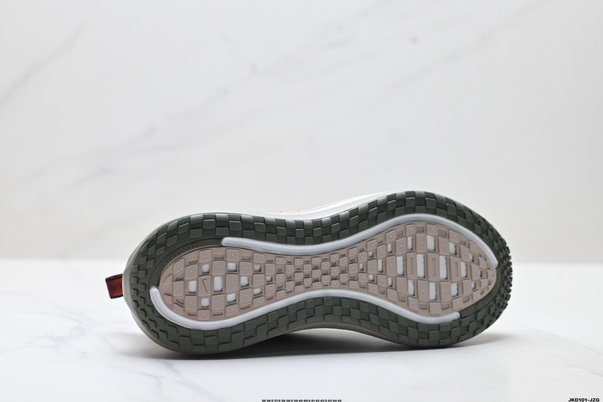Nike Vomero Plus Low-Top Running Shoe IQ4482-001