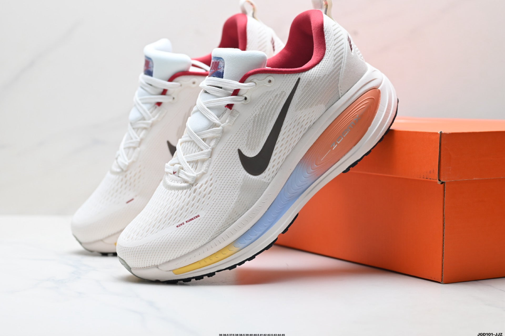 Nike Vomero Plus Low-Top Running Shoe IQ1131-120