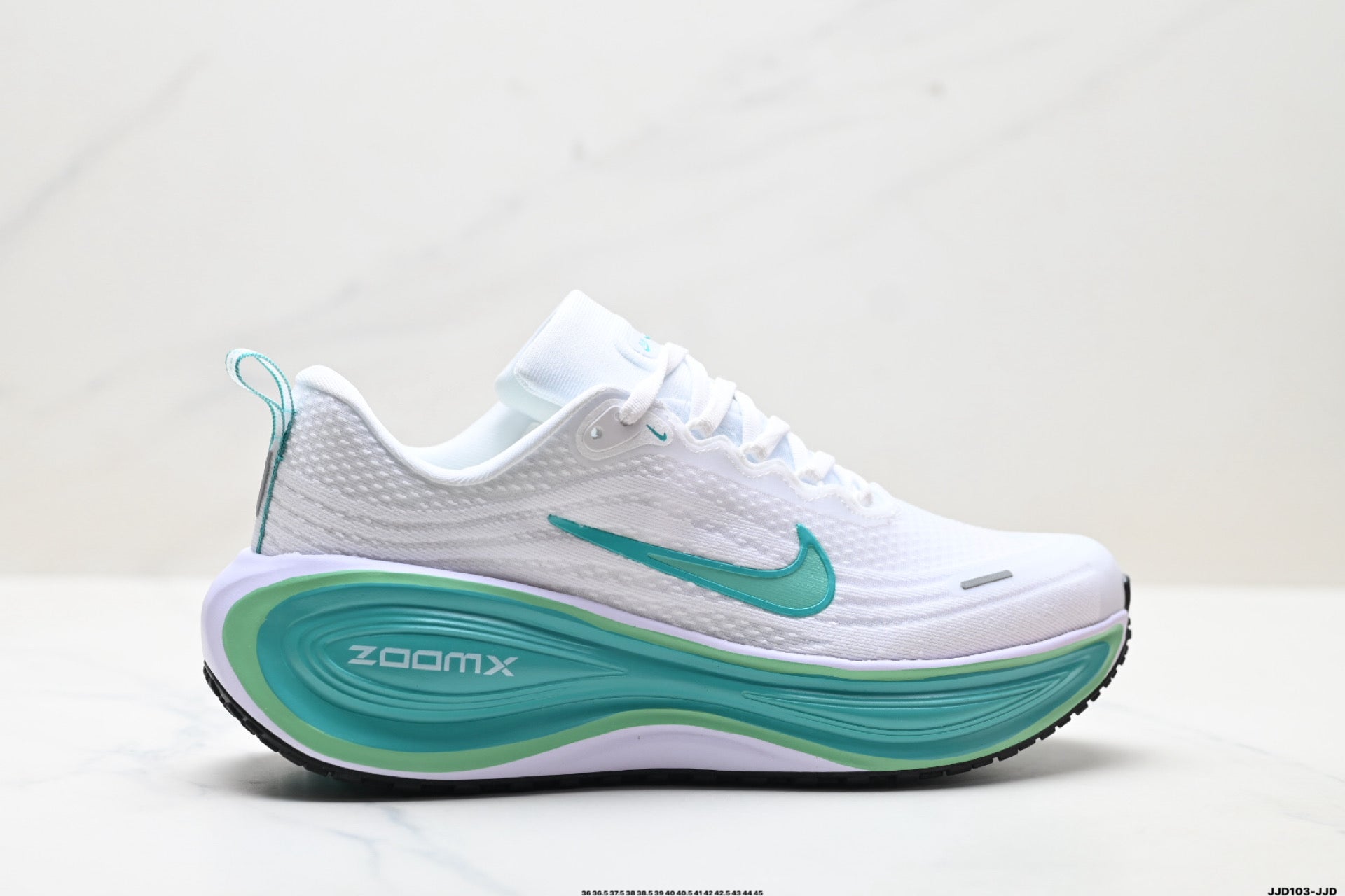 Nike Vomero Plus Low-Top Running Shoe HV8150-100