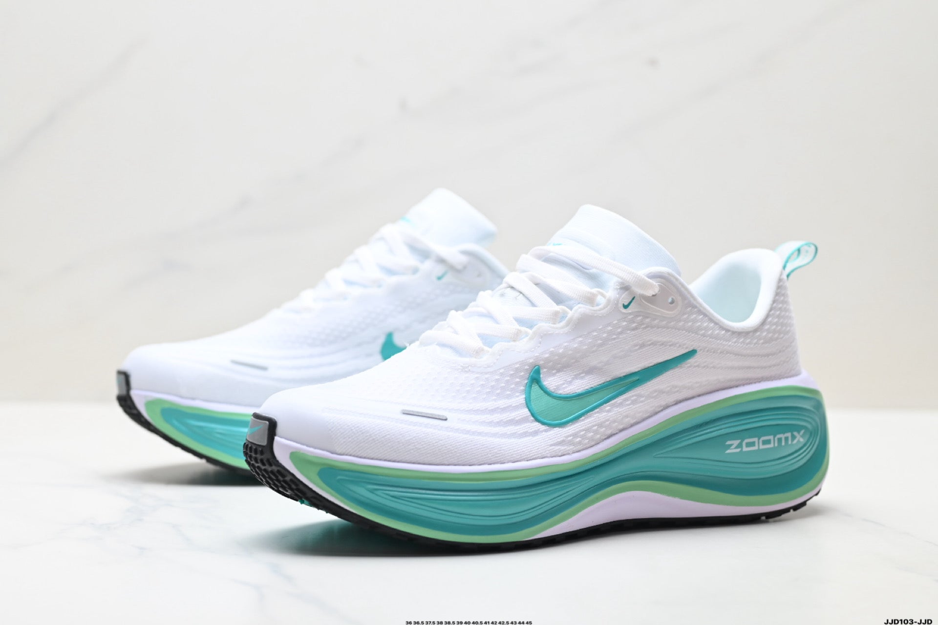 Nike Vomero Plus Low-Top Running Shoe HV8150-100