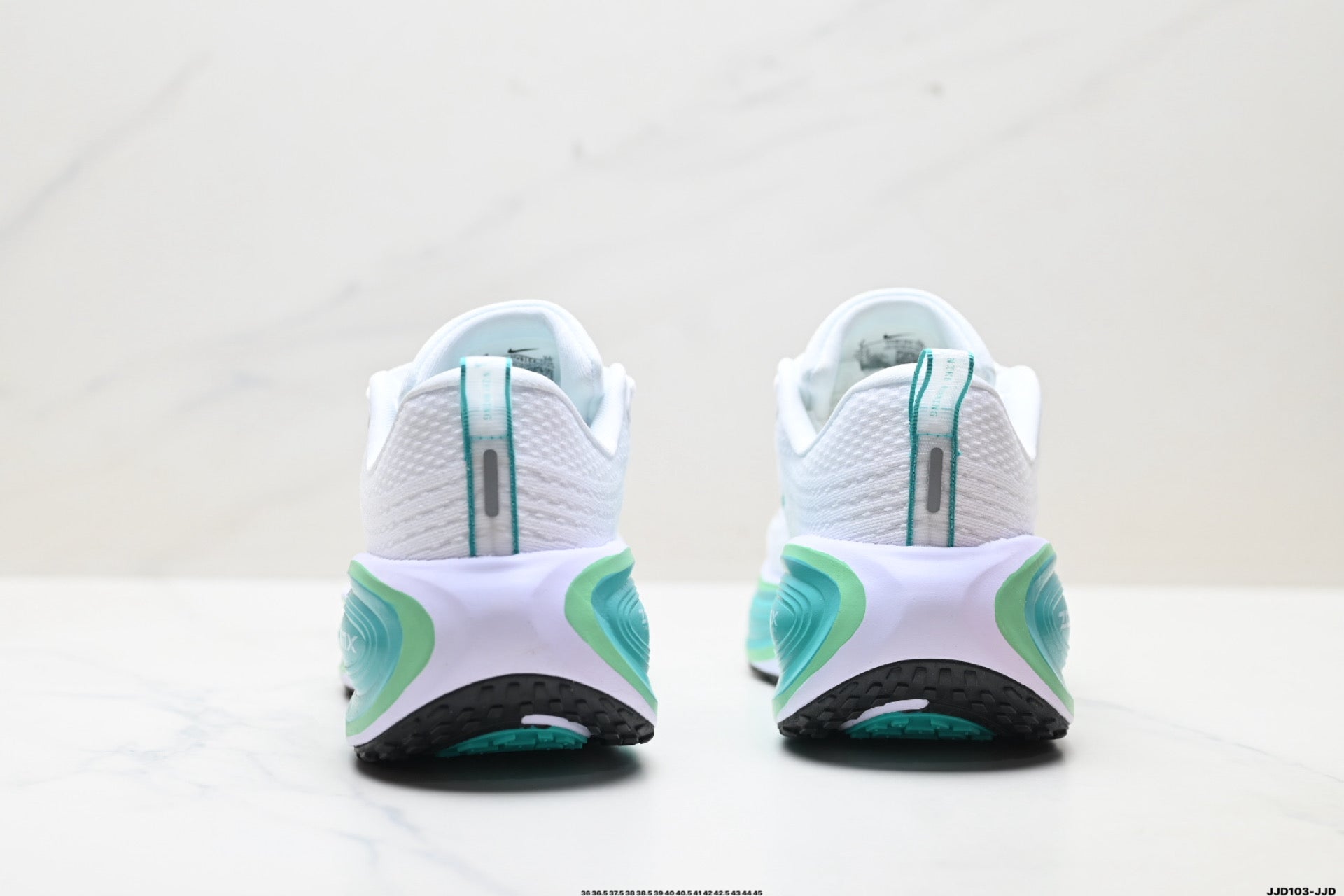 Nike Vomero Plus Low-Top Running Shoe HV8150-100