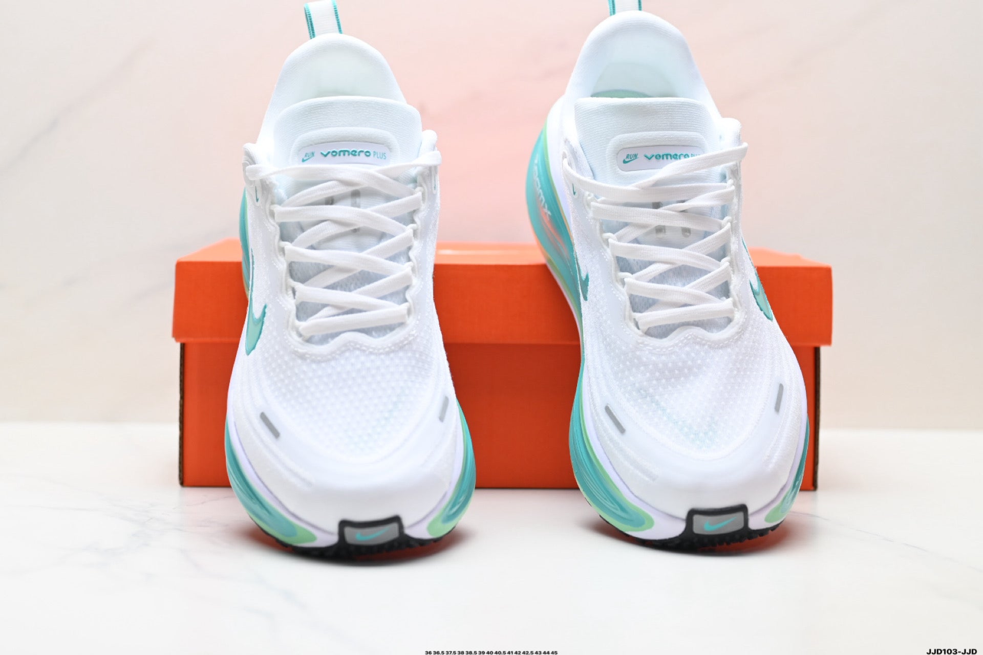 Nike Vomero Plus Low-Top Running Shoe HV8150-100