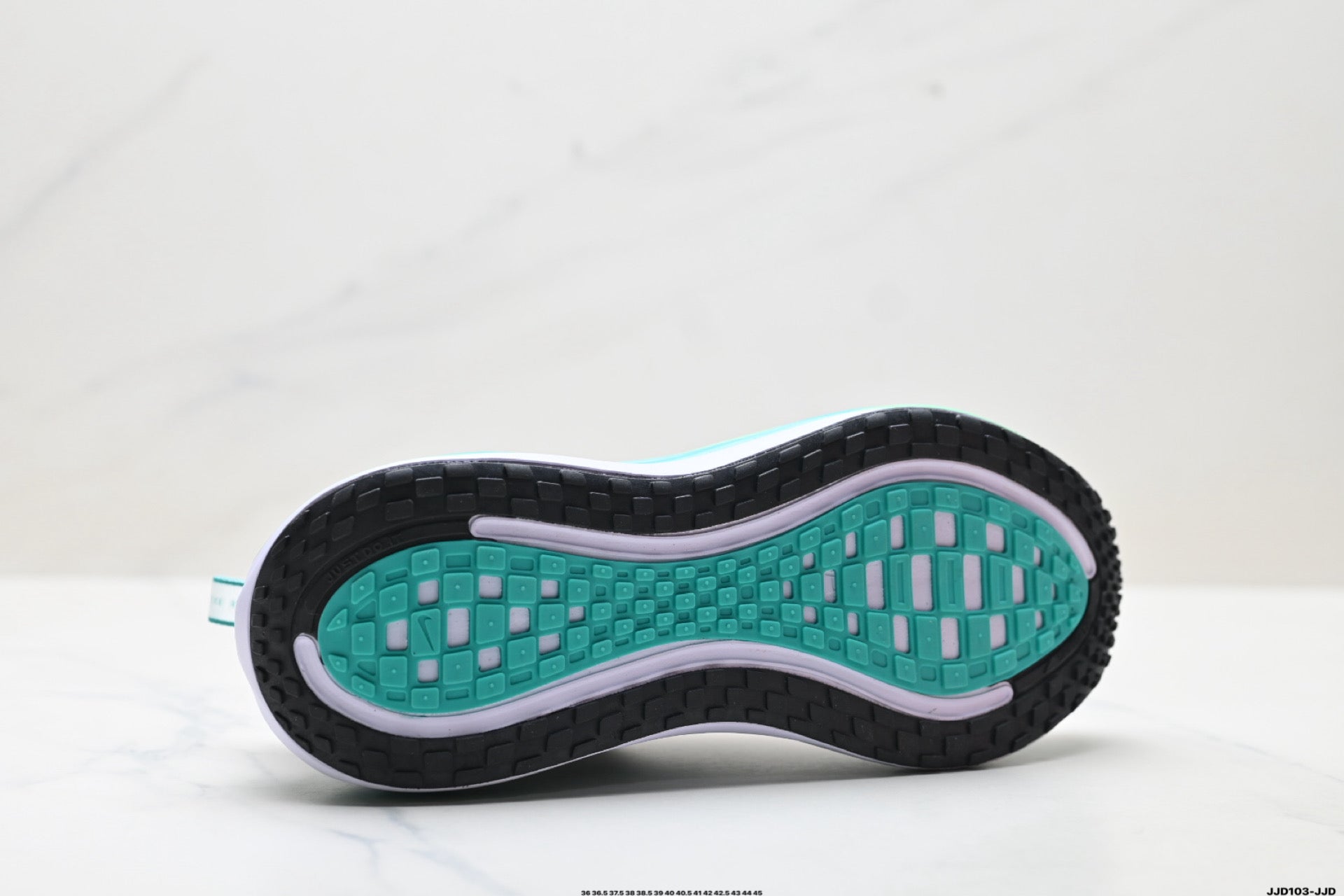 Nike Vomero Plus Low-Top Running Shoe HV8150-100