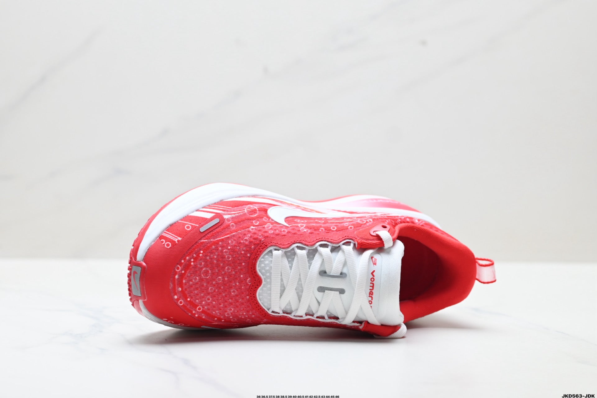Nike Vomero Plus Low-Top Running Shoe IM6766-070