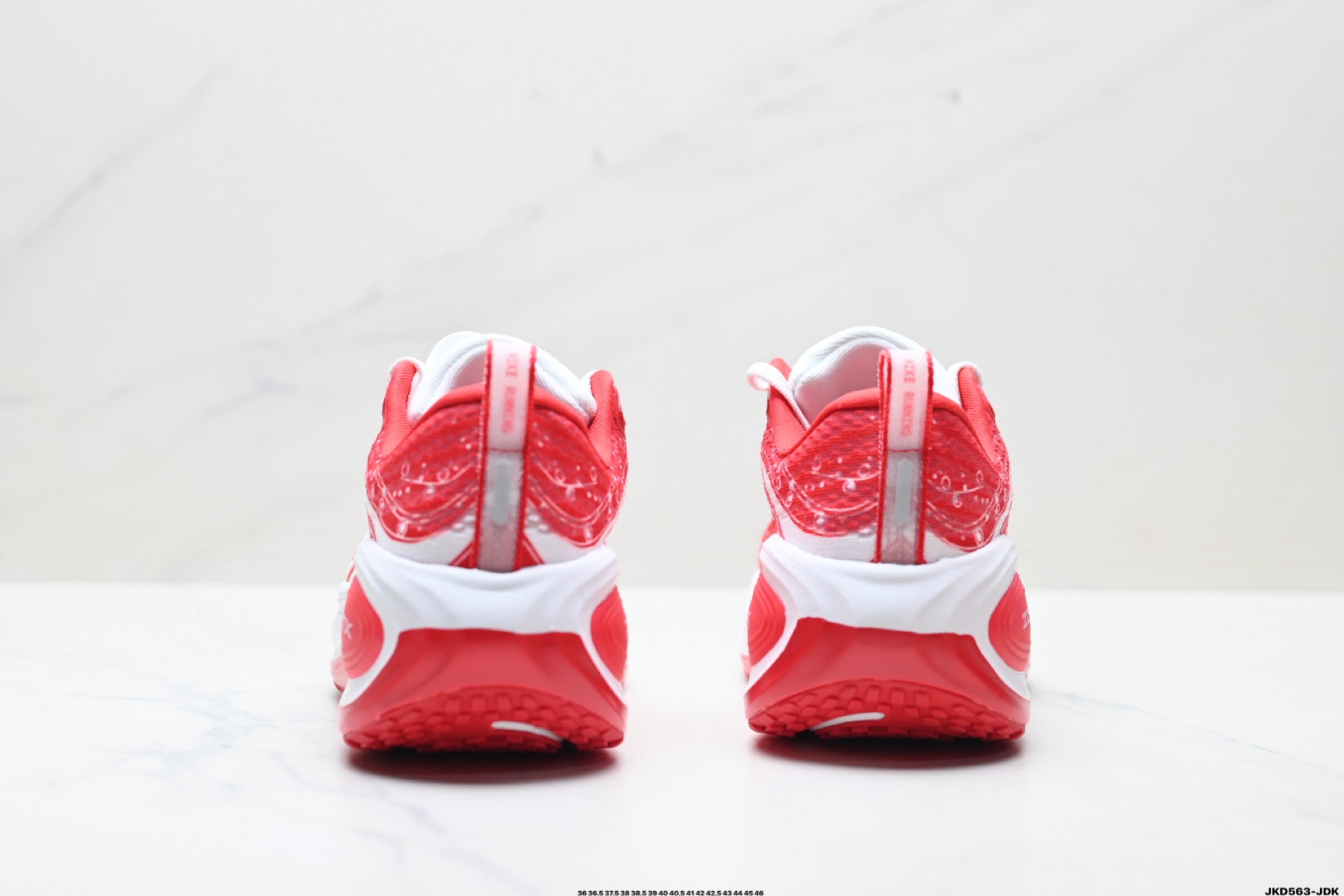 Nike Vomero Plus Low-Top Running Shoe IM6766-070