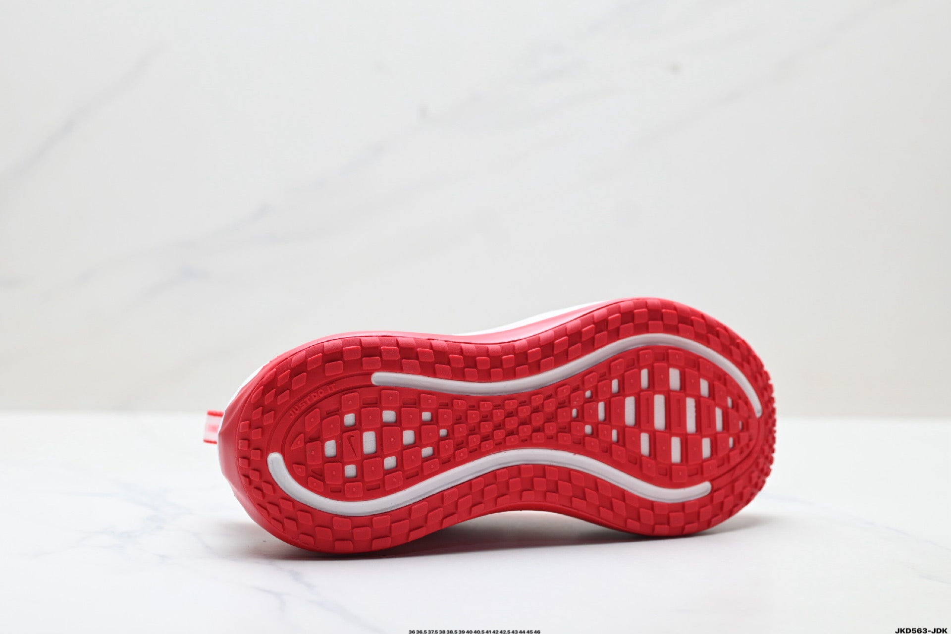 Nike Vomero Plus Low-Top Running Shoe IM6766-070