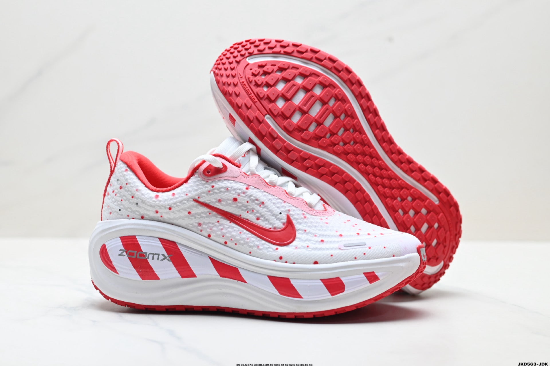 Nike Vomero Plus Low-Top Running Shoe IM6766-070