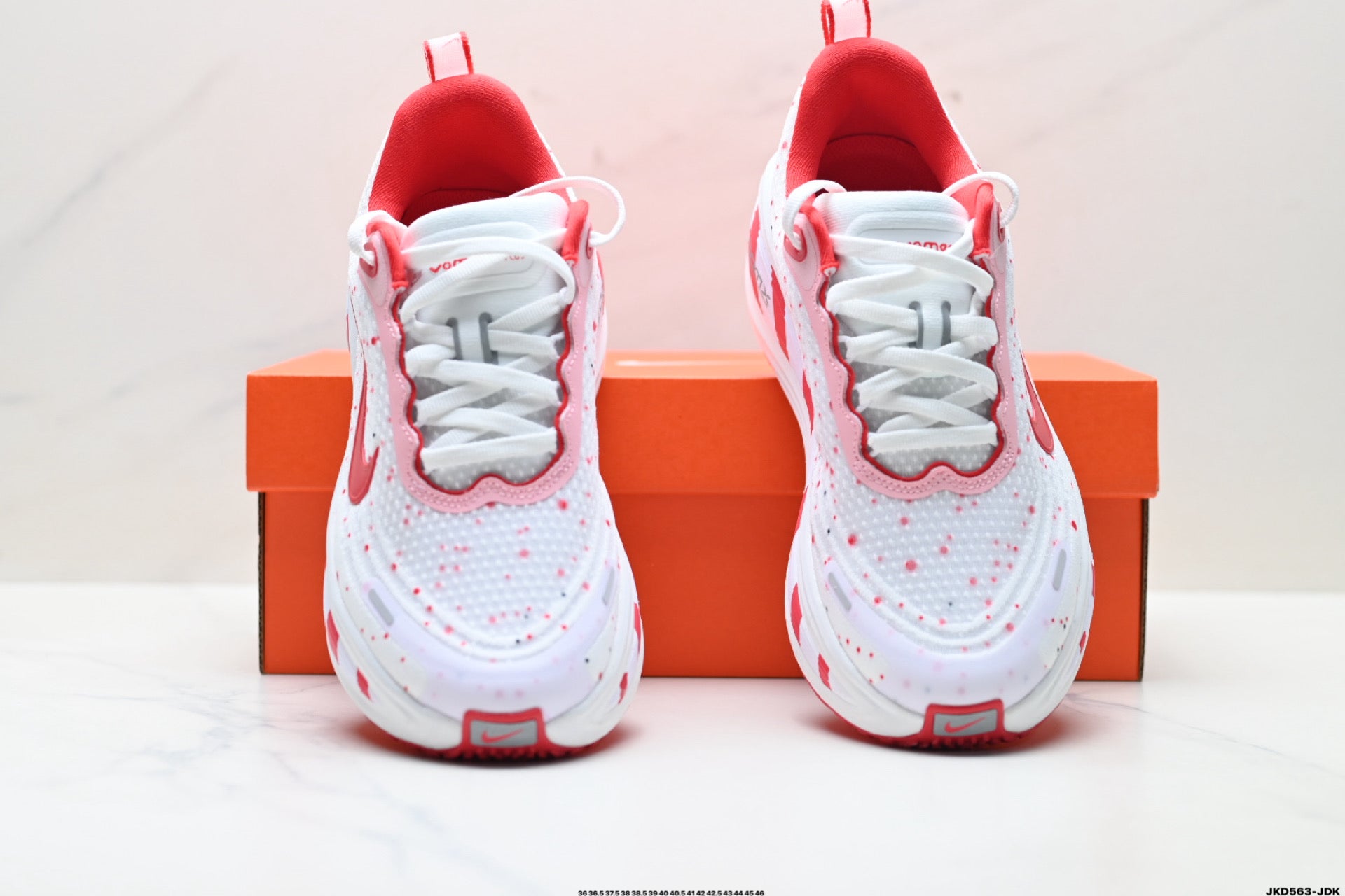 Nike Vomero Plus Low-Top Running Shoe IM6766-070
