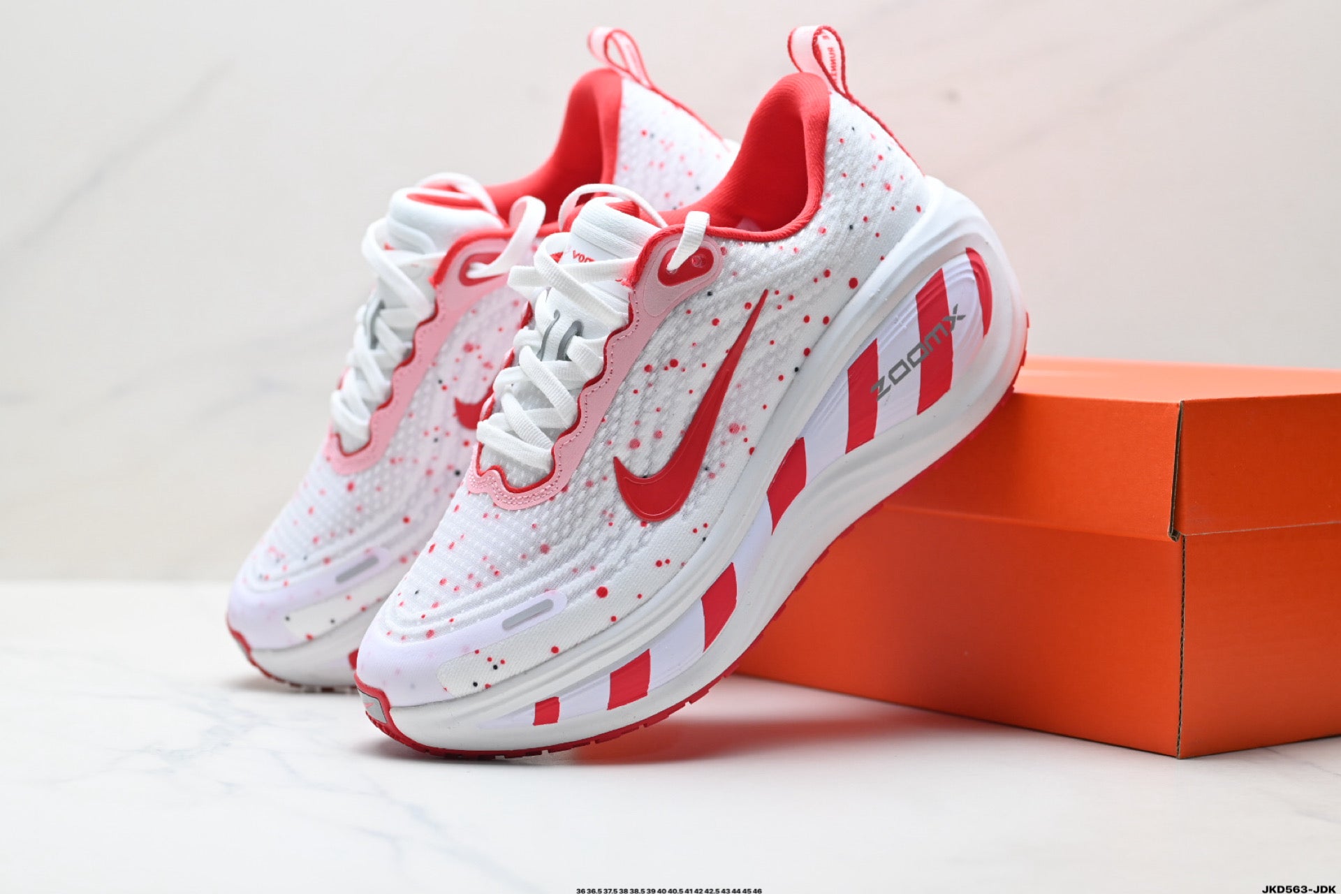 Nike Vomero Plus Low-Top Running Shoe IM6766-070