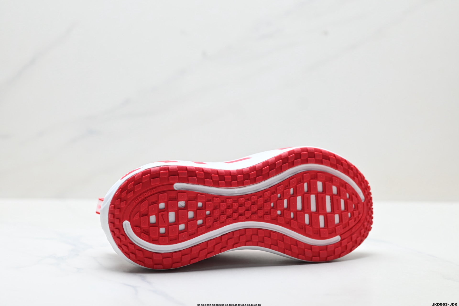 Nike Vomero Plus Low-Top Running Shoe IM6766-070