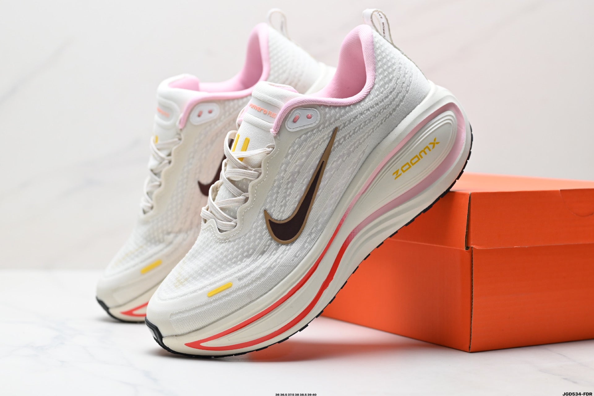 Nike Vomero Plus Low-Top Running Shoe HM6805-110