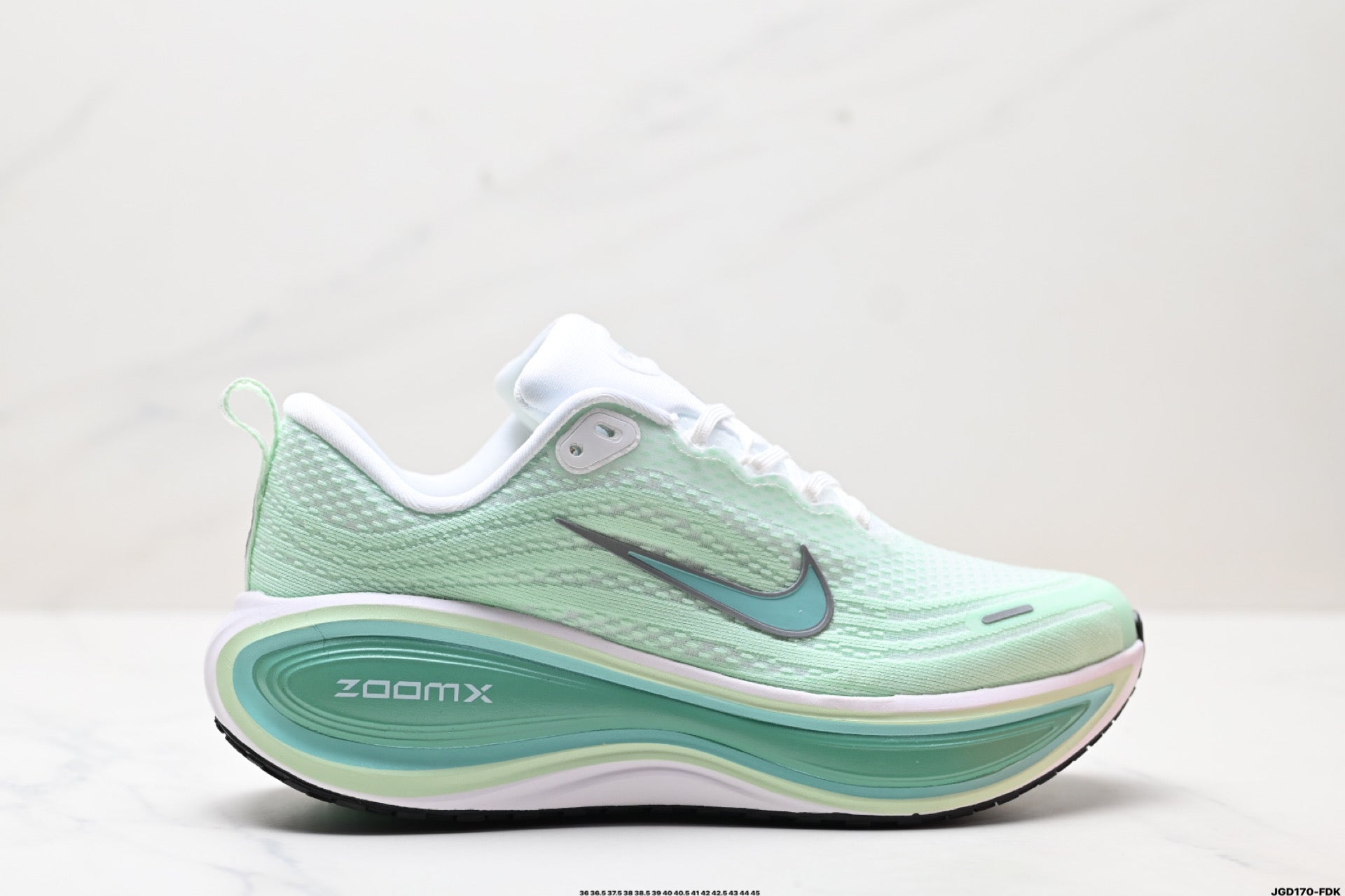 Nike Vomero Plus Low-Top Running Shoe HM6805-101