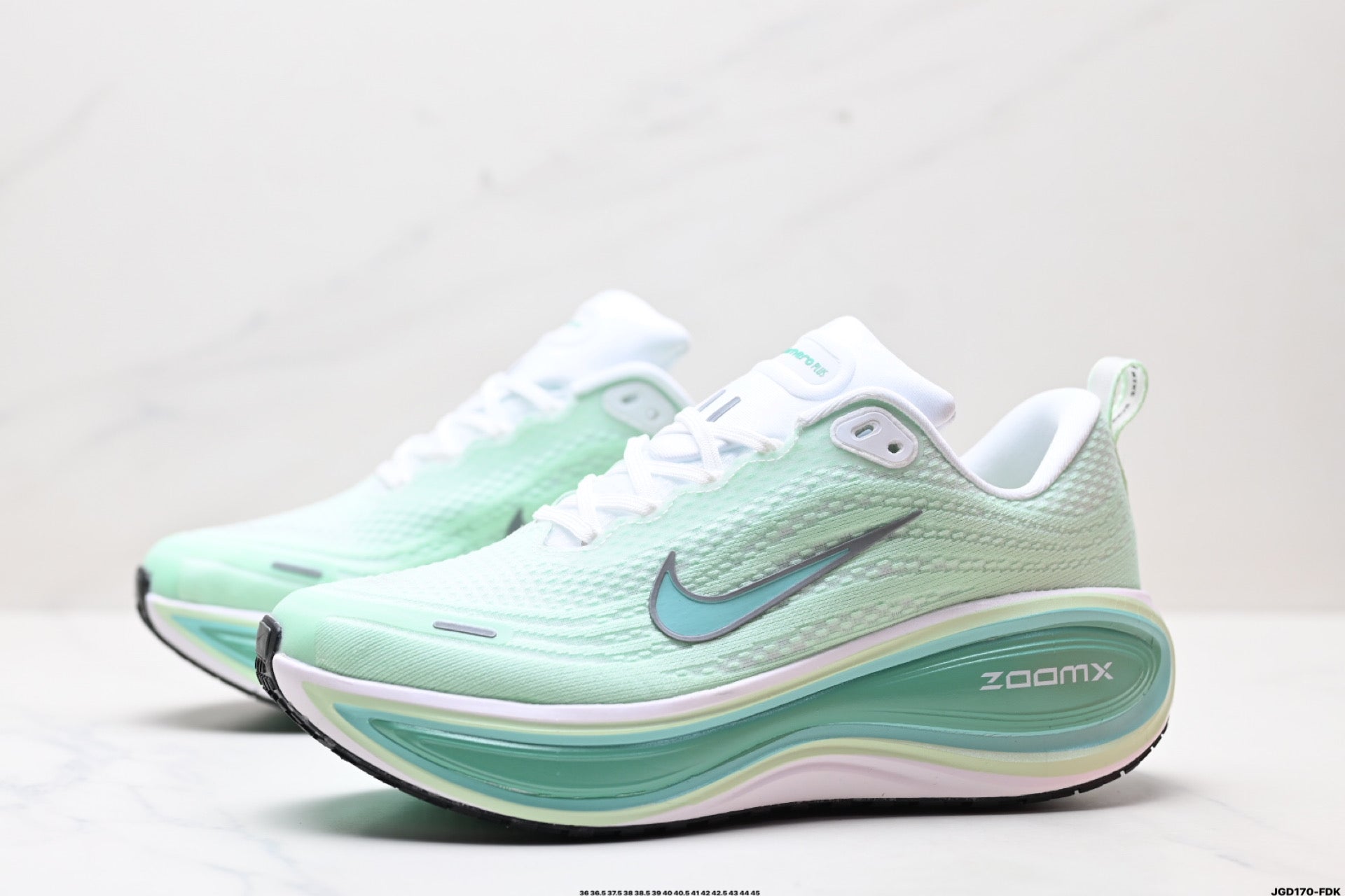 Nike Vomero Plus Low-Top Running Shoe HM6805-101