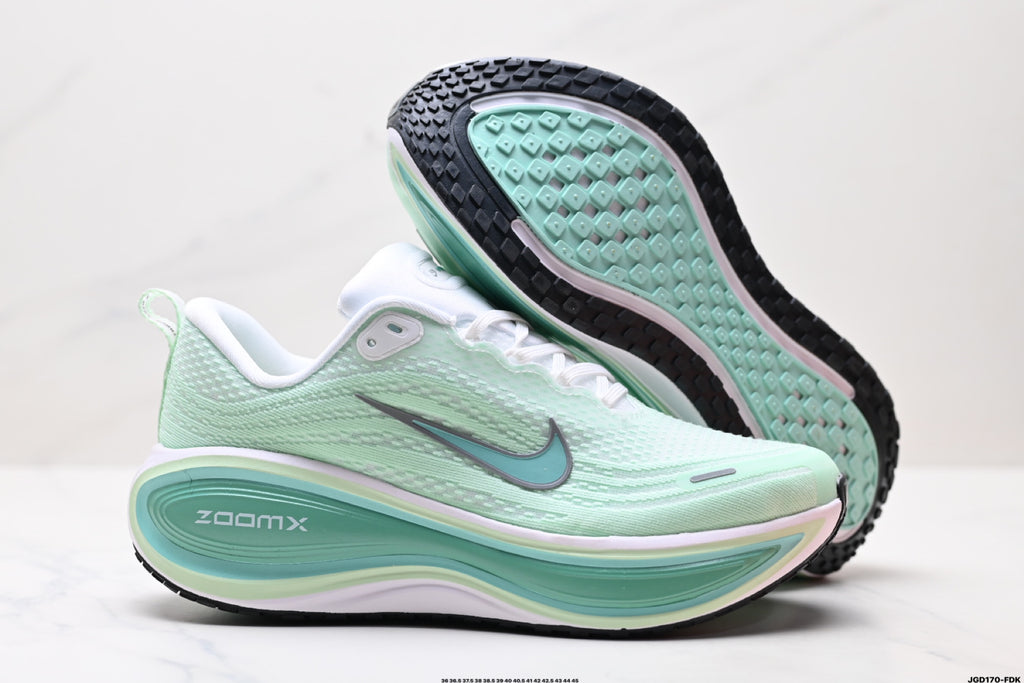 Nike Vomero Plus Low-Top Running Shoe HM6805-101