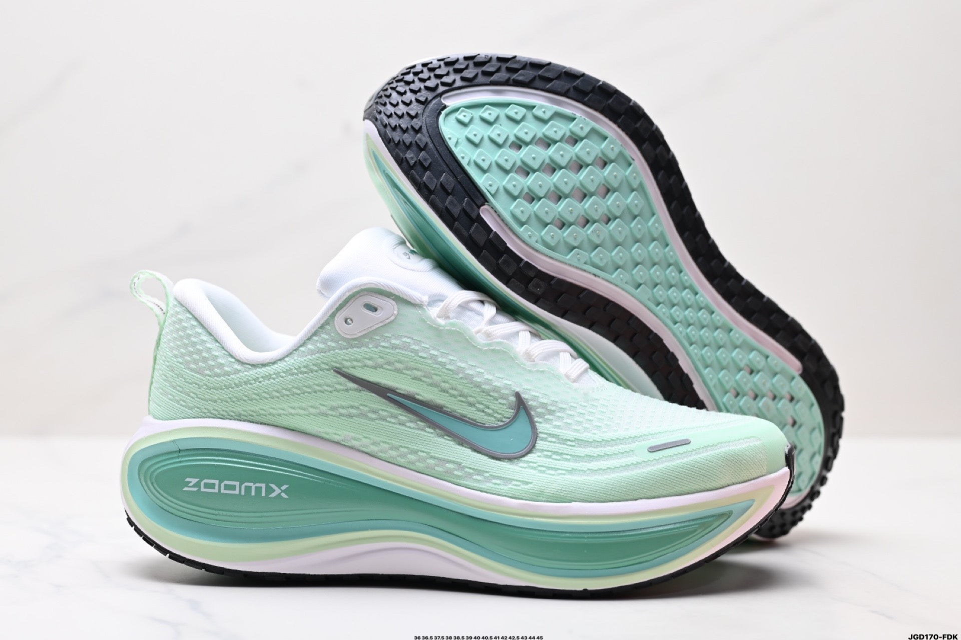 Nike Vomero Plus Low-Top Running Shoe HM6805-101