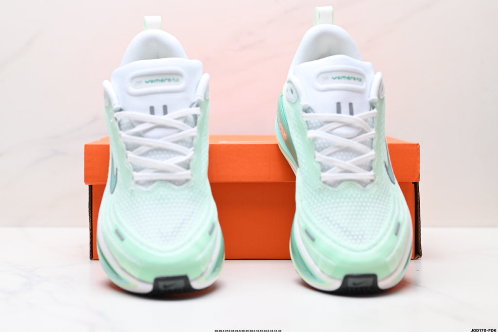 Nike Vomero Plus Low-Top Running Shoe HM6805-101