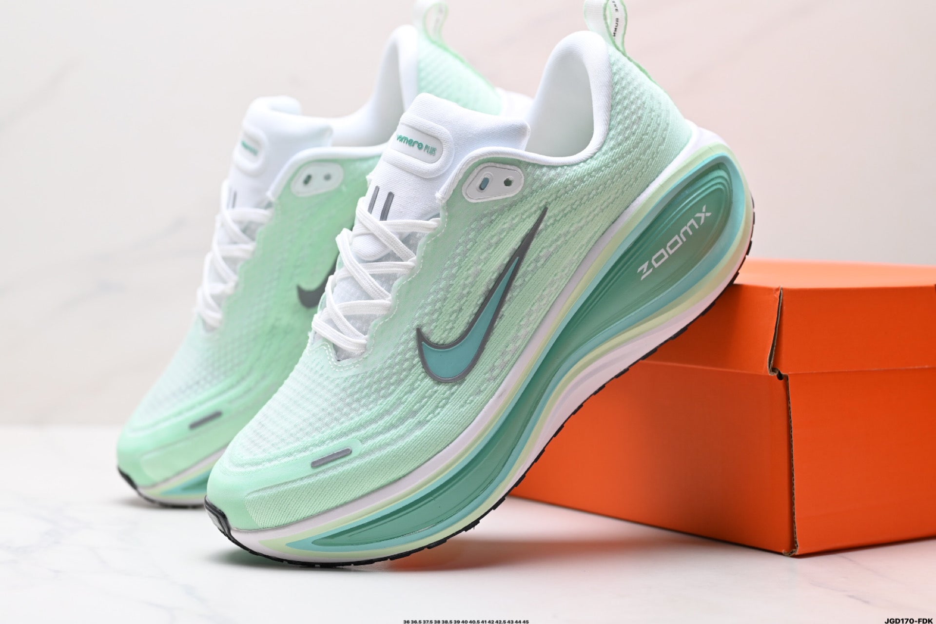 Nike Vomero Plus Low-Top Running Shoe HM6805-101