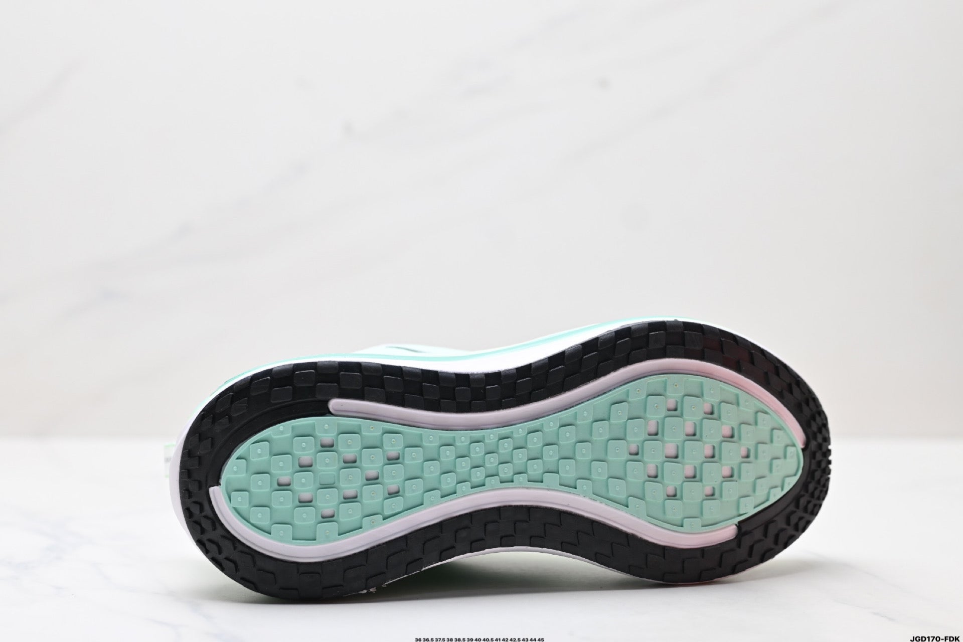 Nike Vomero Plus Low-Top Running Shoe HM6805-101