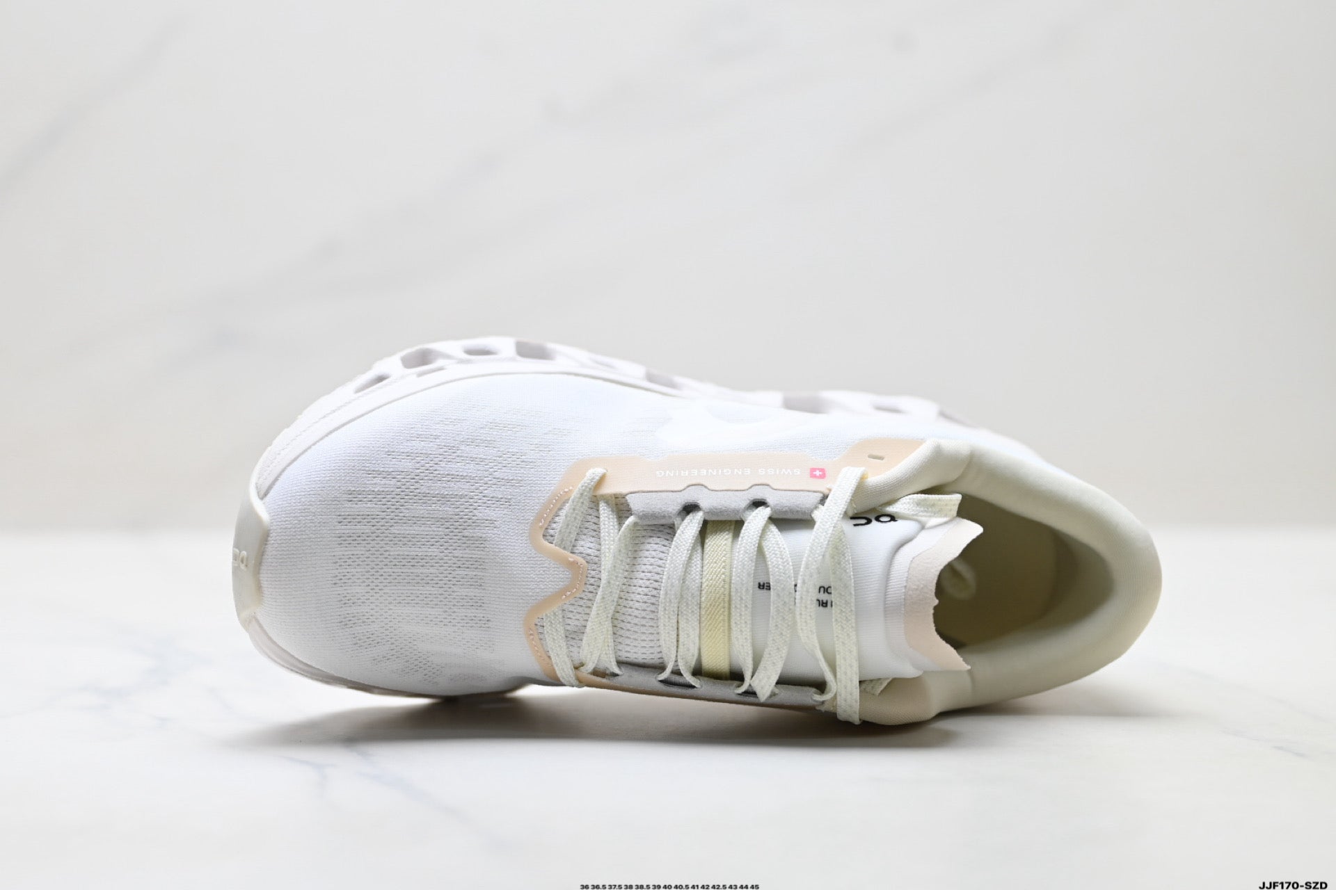 On Cloudmonster 3 – Lightweight Low-Top Running Shoe | Tennis-Inspired Streetwear 3MG10905508